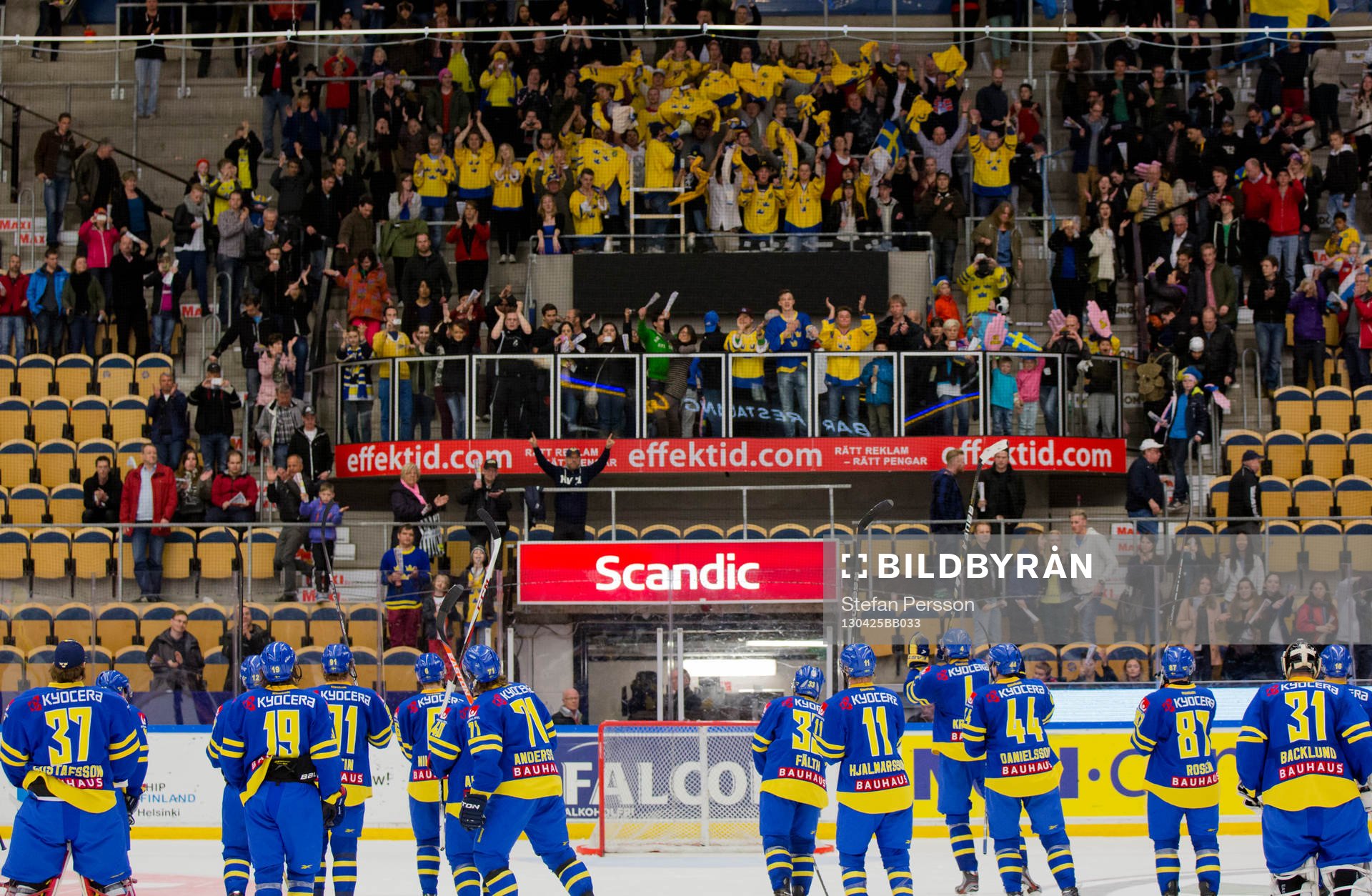 Sverige Sveriges spelare  tackar publiken
