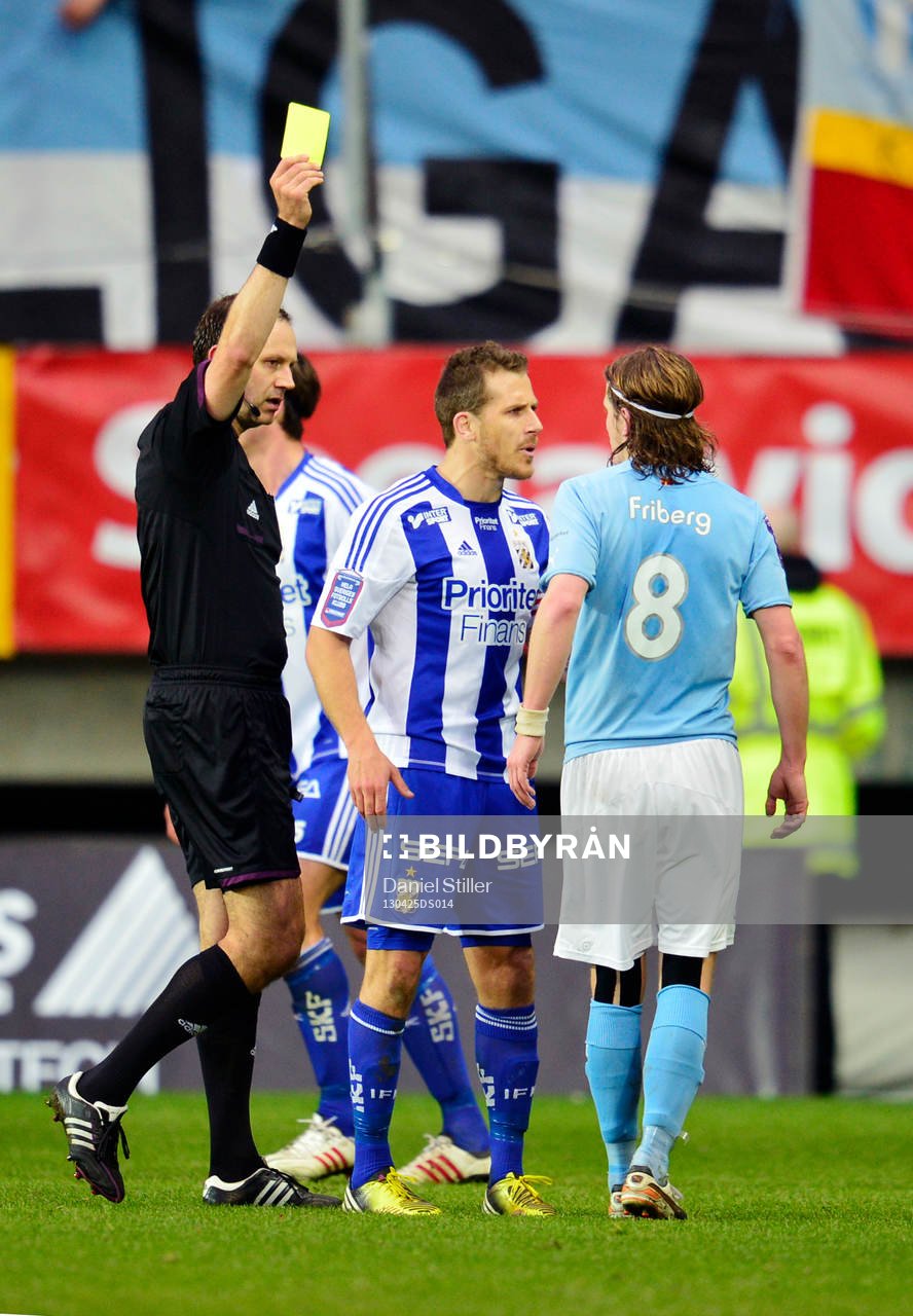 Tobias Hysén, IFK Göteborg, får ett gult kort av domare
