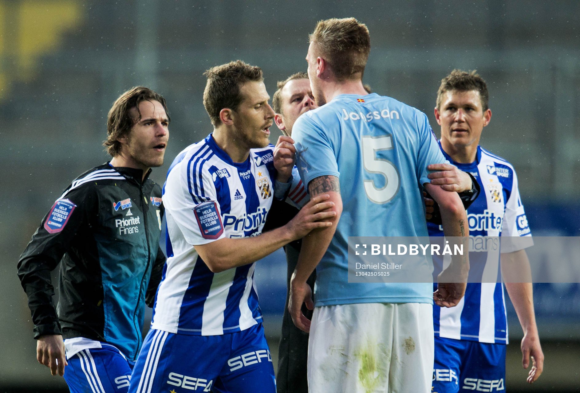 Fotboll, Allsvenskan, IFK Göteborg - Malmö FF: Tjafs efter matchen mellan Nordin Gerzic, IFK Göteborg, och Pontus Jansson, Malmö FF. Tobias Hysén går emellan