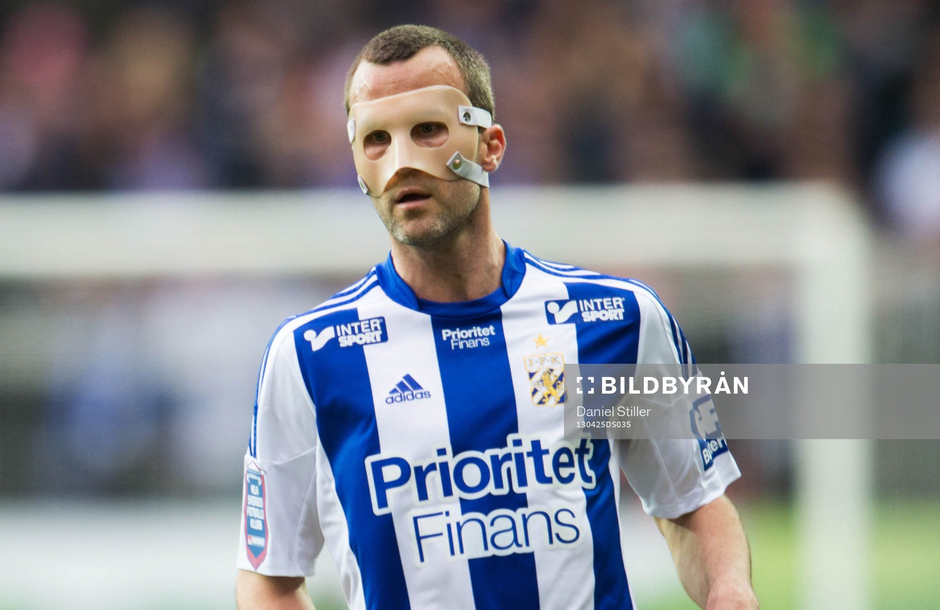 Hjalmar Jonsson, IFK Göteborg, spelar med ansiksskydd