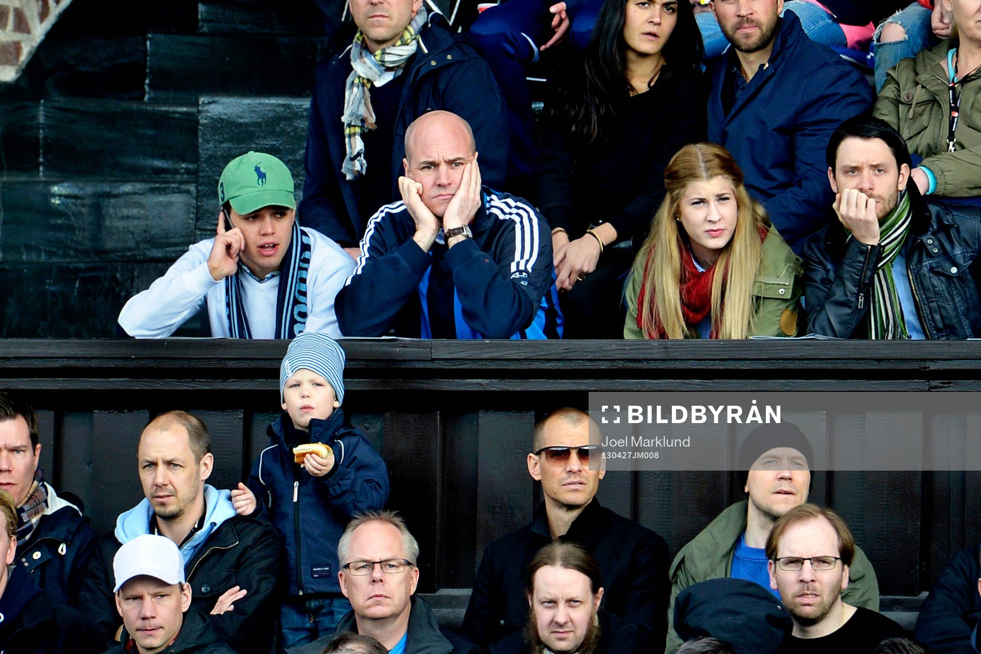 Statsminister Fredrik Reinfeldt ser matchen