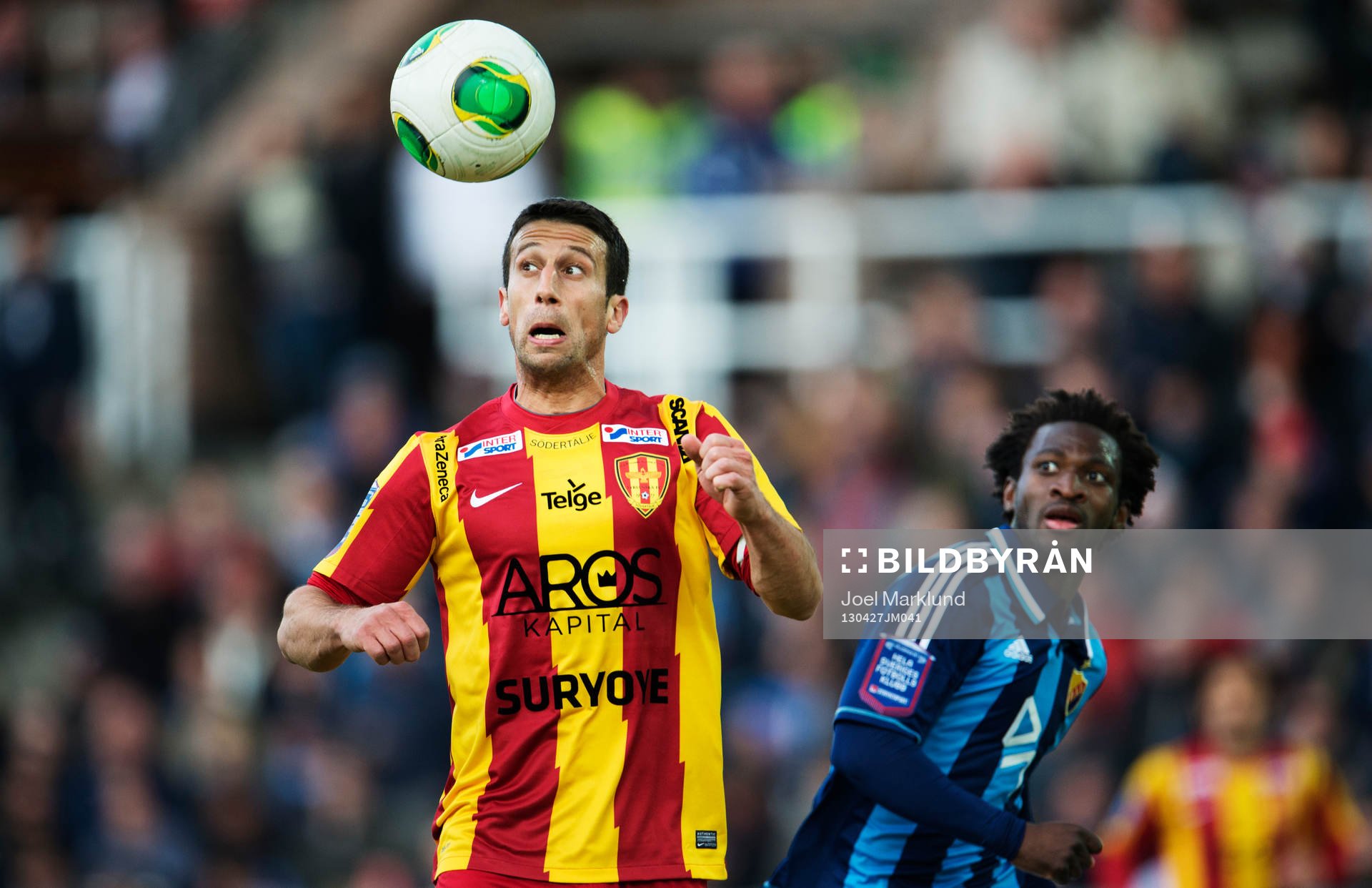 Suleyman Sleyman, Syrianska, nickar bort bollen framför
