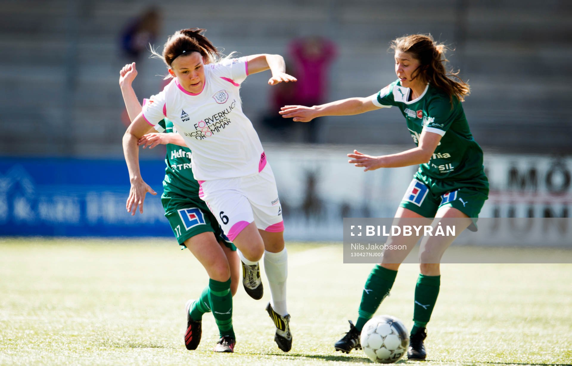 Fotboll, Damallsvenskan, LDB Malmö - Mallbacken: Katarina Veje, LdB FC Malmö, tar sig fram.