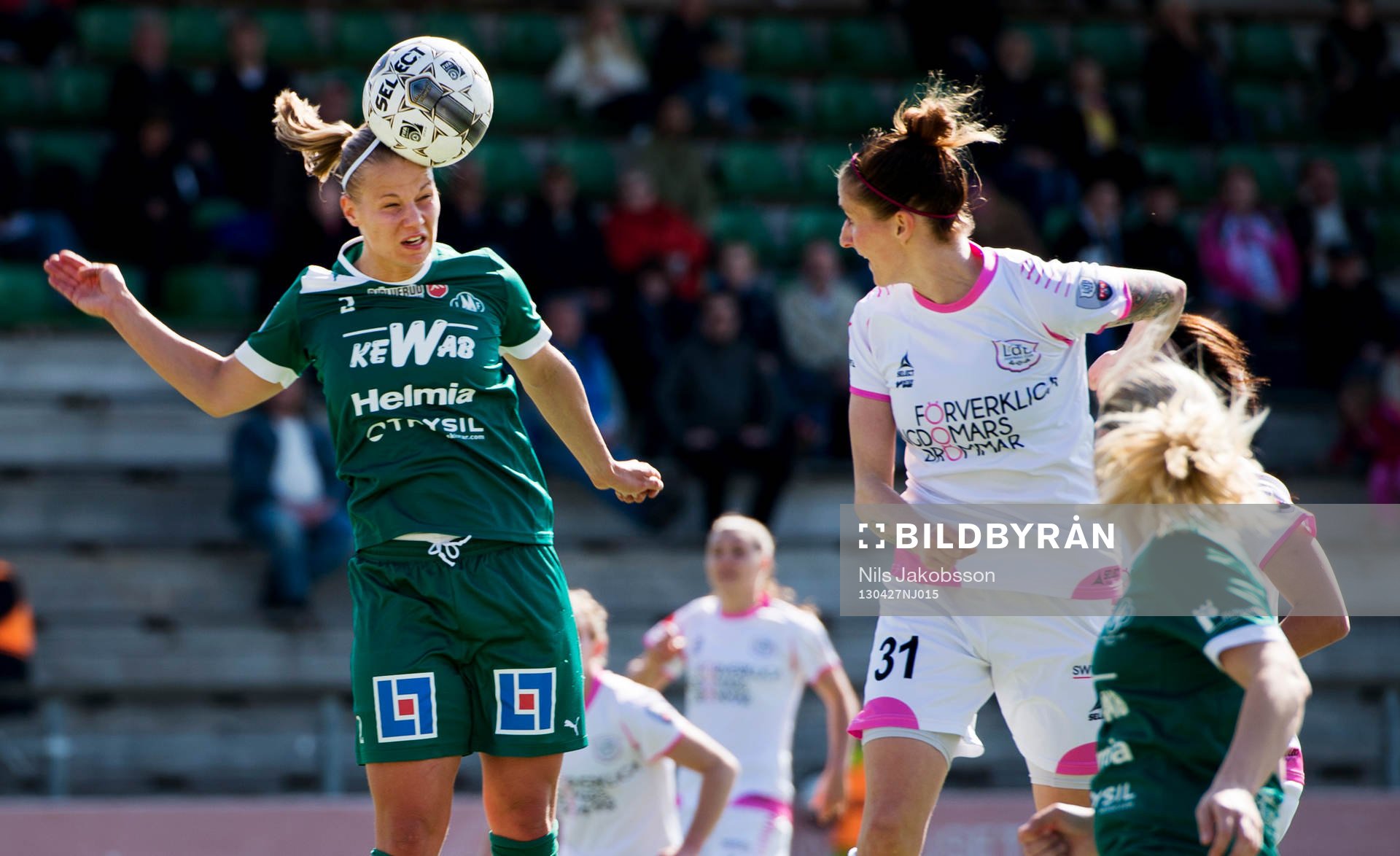 Maija Saari, Mallbacken, nickar undan framför Anja Mittag,