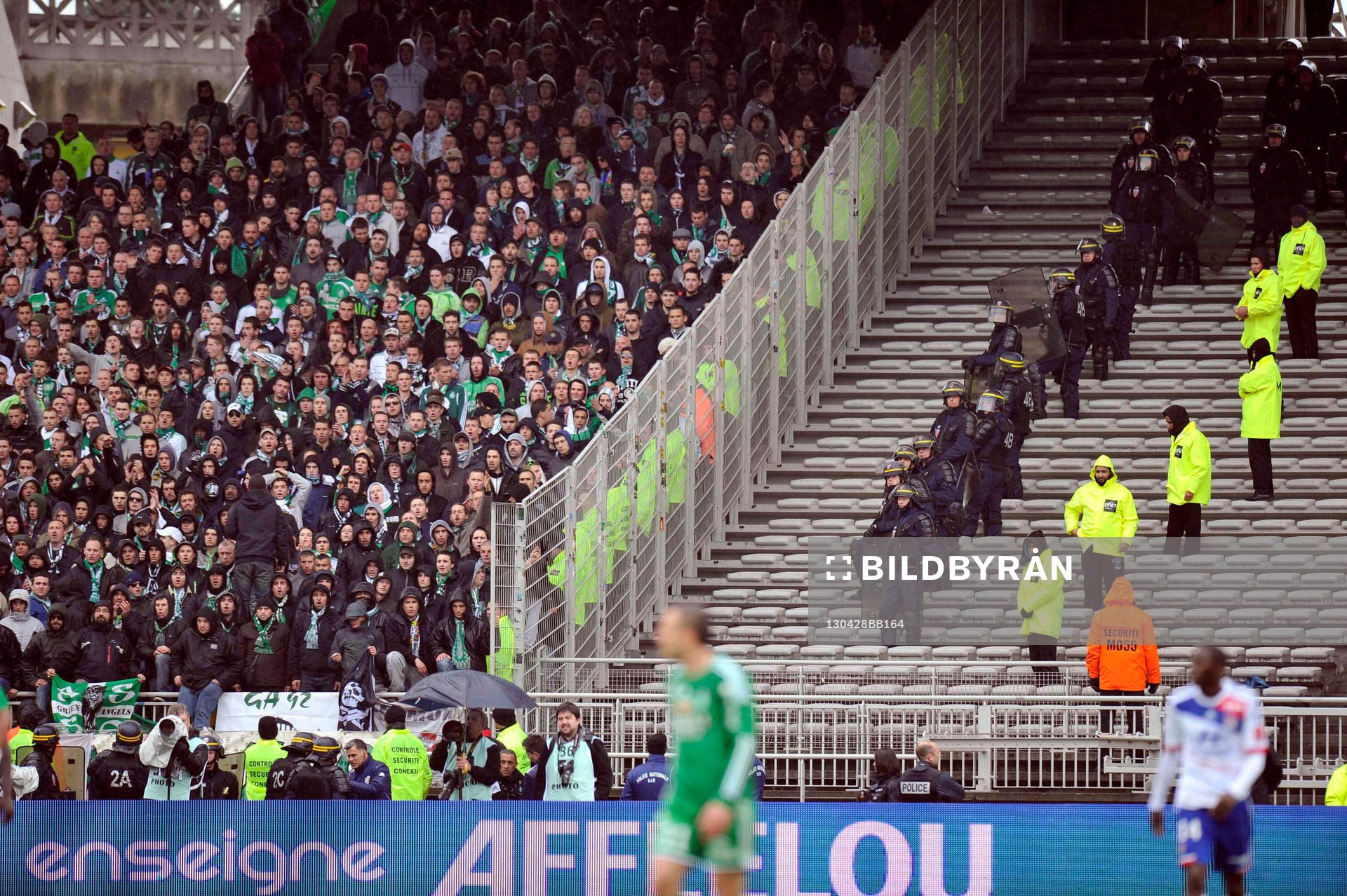  Fotboll, Franska ligan, Lyon - Saint Etienne: Supporters Saint Etienne - Police - 28.04.2013 - Lyon / Saint Etienne - 34e journee de Ligue1