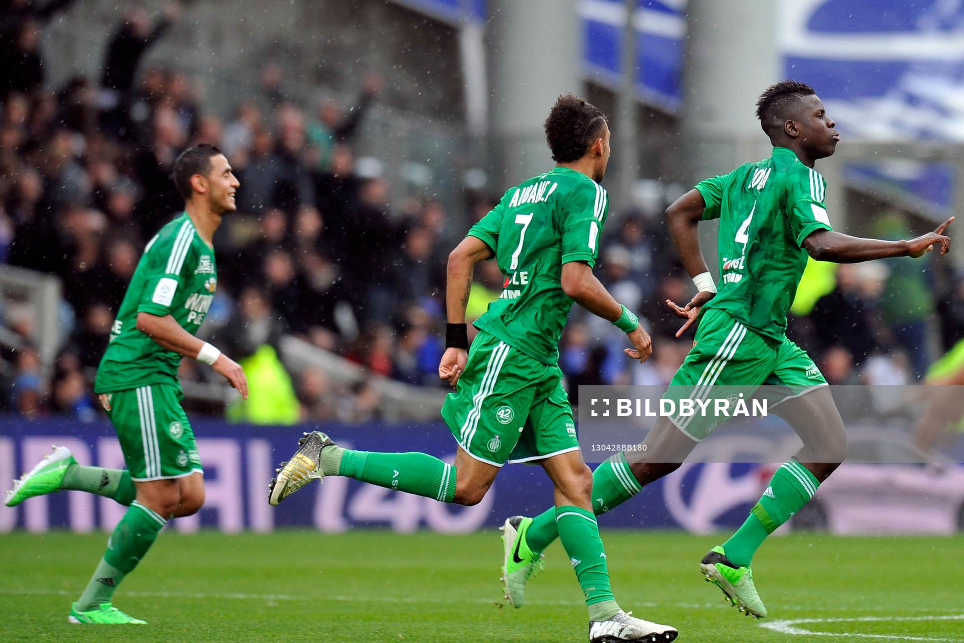  Fotboll, Franska ligan, Lyon - Saint Etienne: Joie de Kurt ZOUMA - 28.04.2013 - Lyon / Saint Etienne - 34e journee de Ligue1