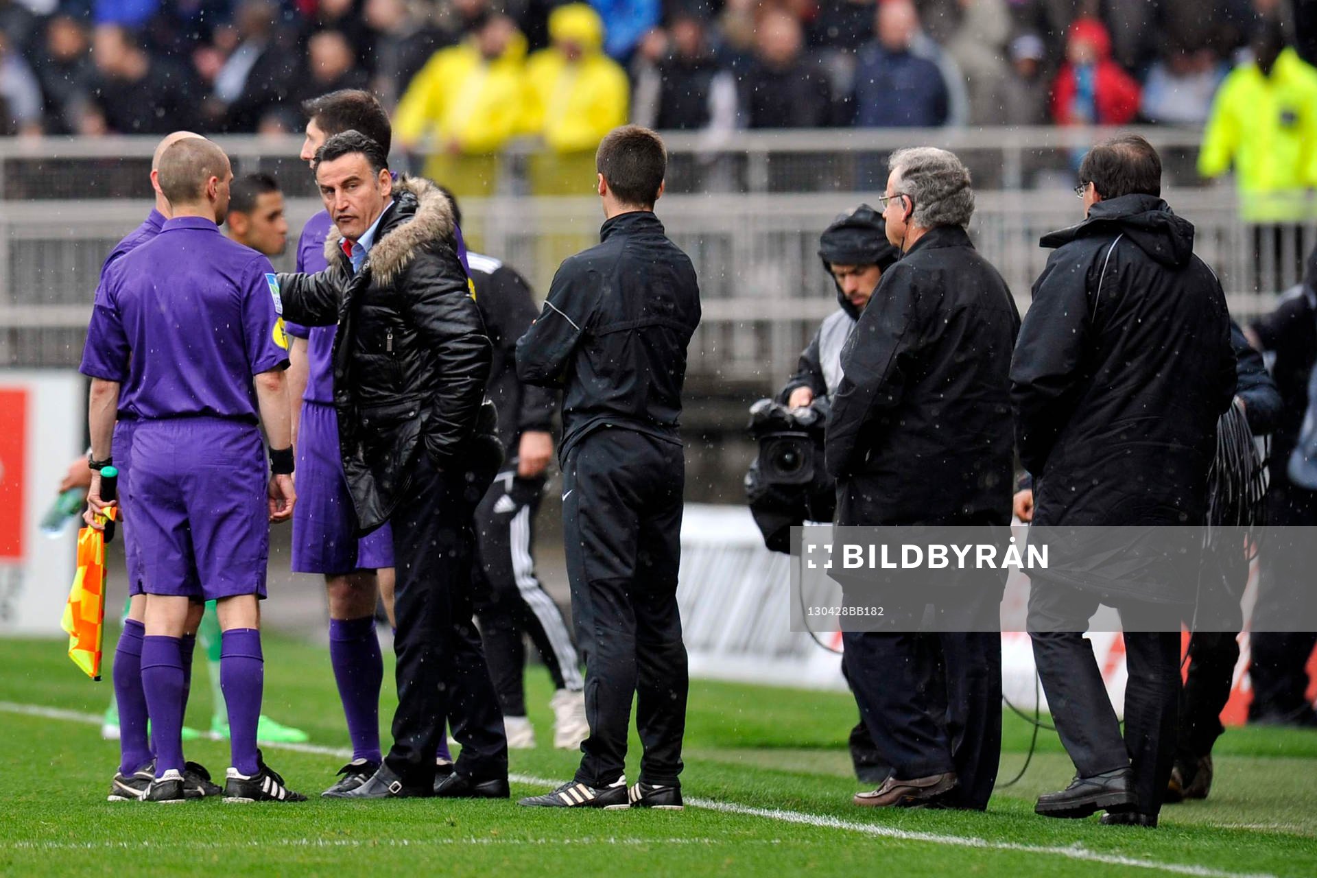  Fotboll, Franska ligan, Lyon - Saint Etienne: Incident Supporters - Arbitre - Christophe GALTIER - 28.04.2013 - Lyon / Saint Etienne - 34e journee de Ligue1