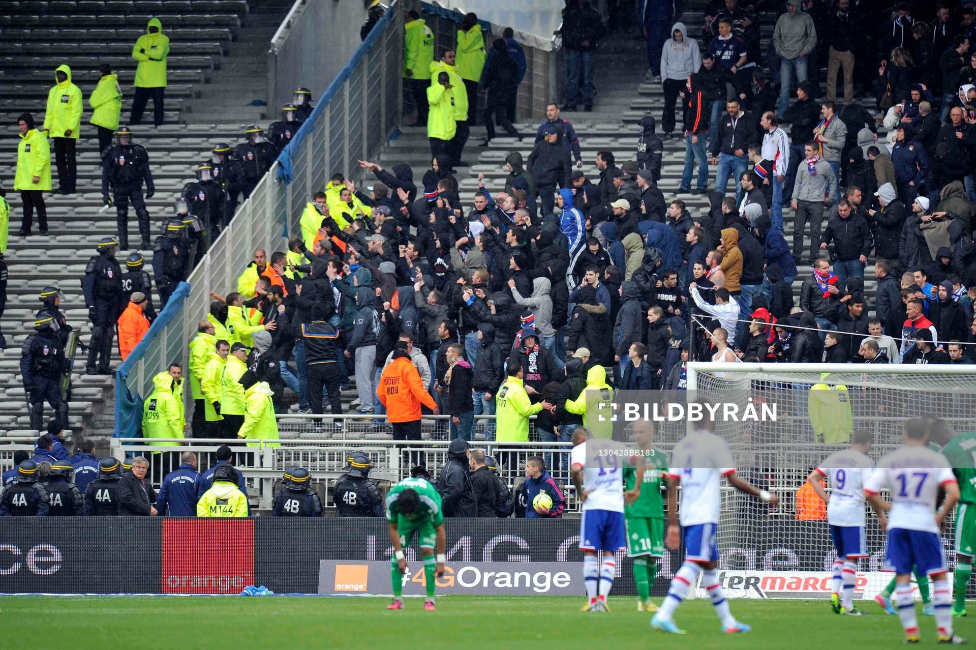  Fotboll, Franska ligan, Lyon - Saint Etienne: Incident Supporters - 28.04.2013 - Lyon / Saint Etienne - 34e journee de Ligue1
