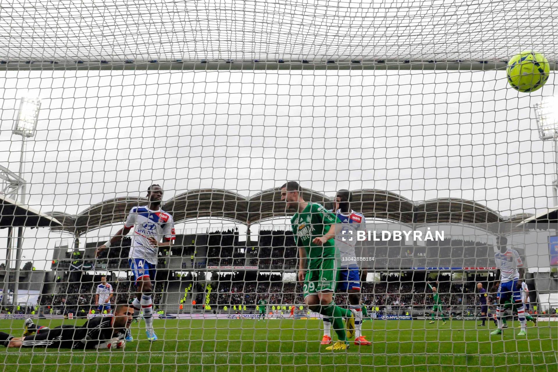 But de Kurt ZOUMA - Anthony LOPES - 28.04.2013 - Lyon /