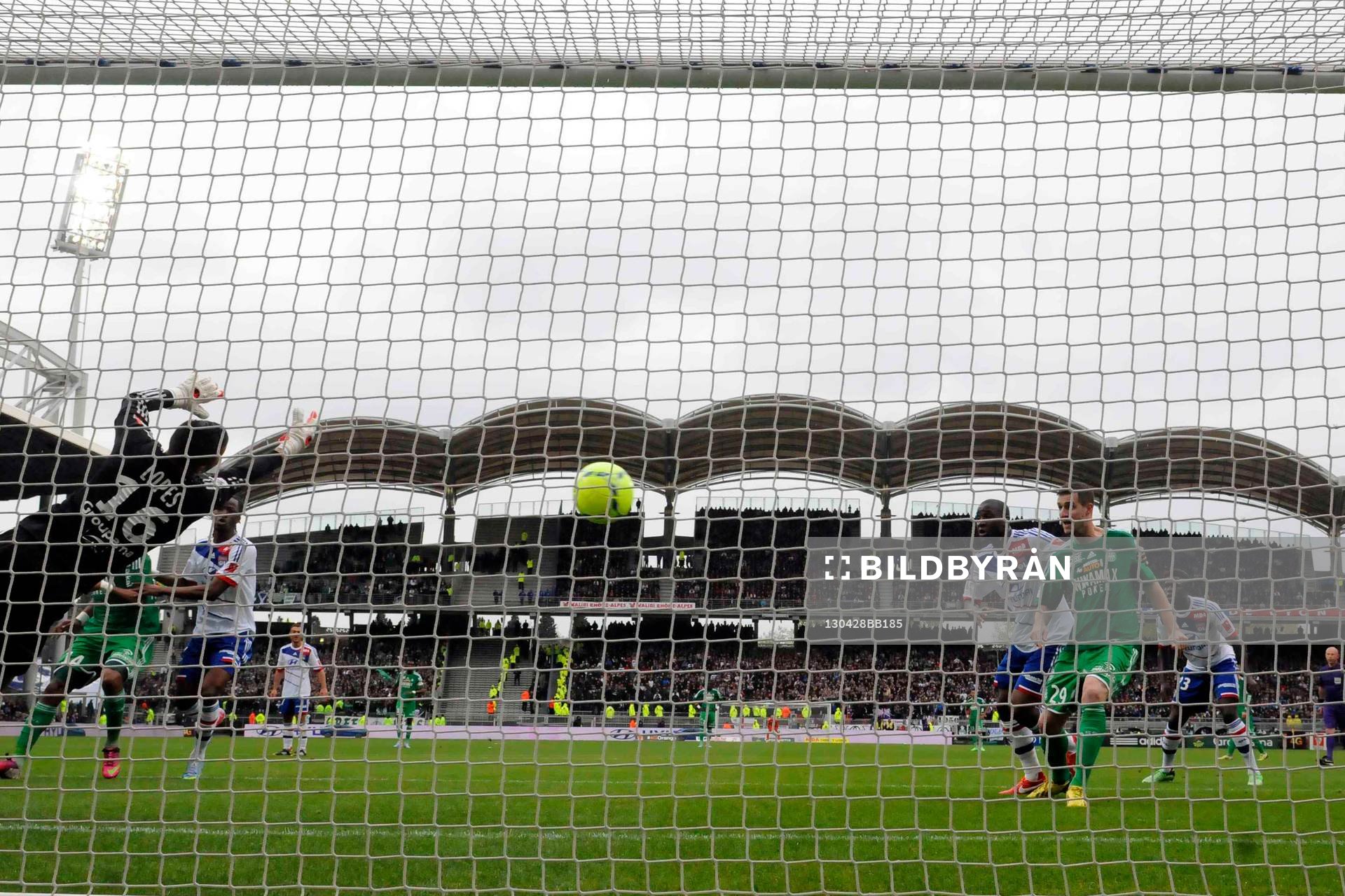 But de Kurt ZOUMA - Anthony LOPES - 28.04.2013 - Lyon /