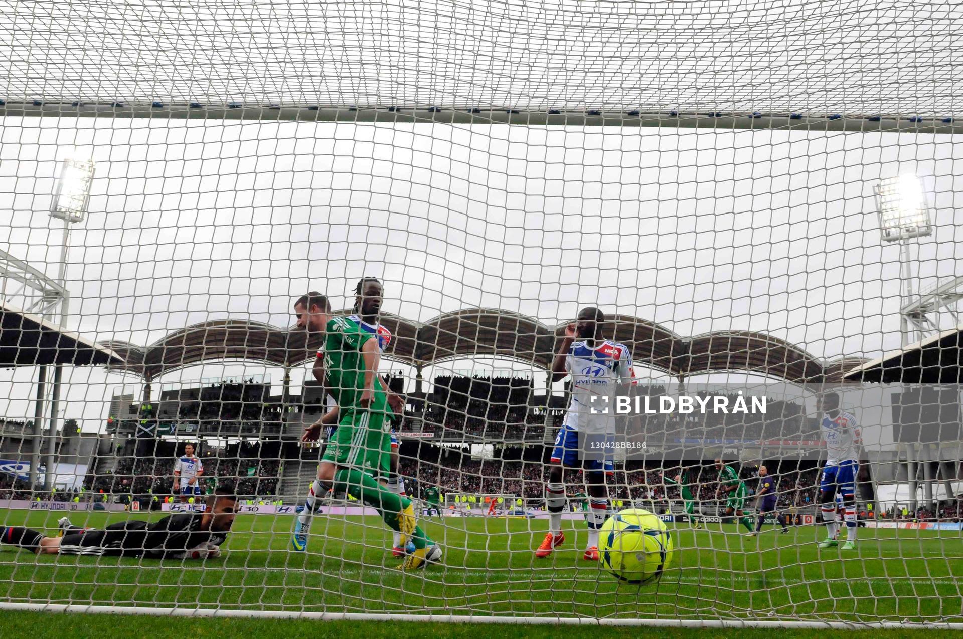 But de Kurt ZOUMA - Anthony LOPES - 28.04.2013 - Lyon /