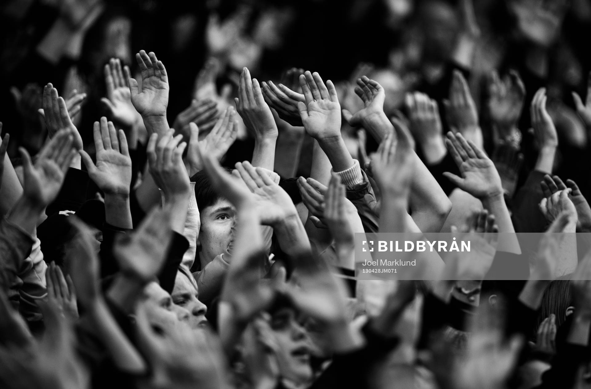 AIK-fans klappar händer