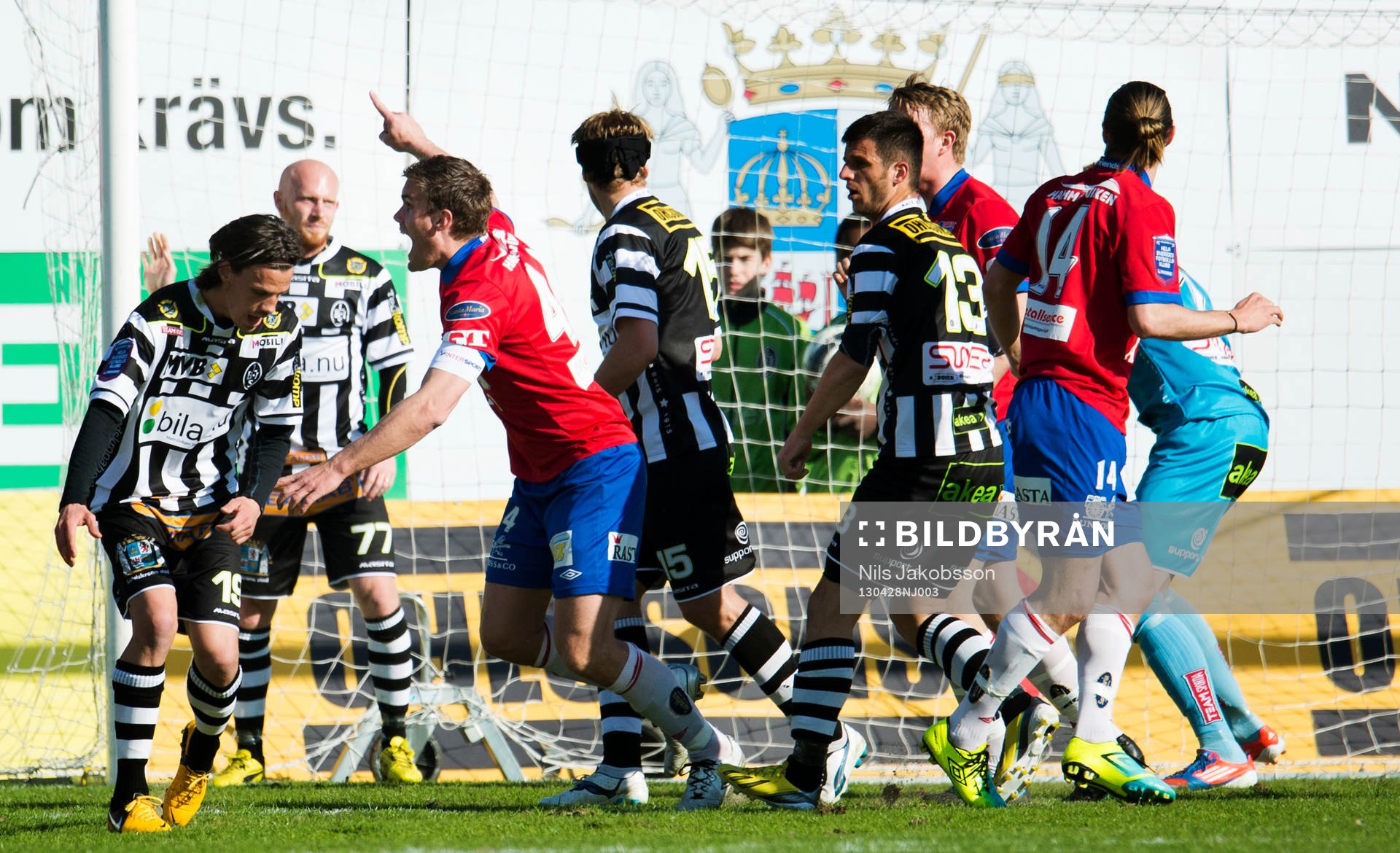 David Leinar, Örgryte, har nickat in 0-2 och jublar