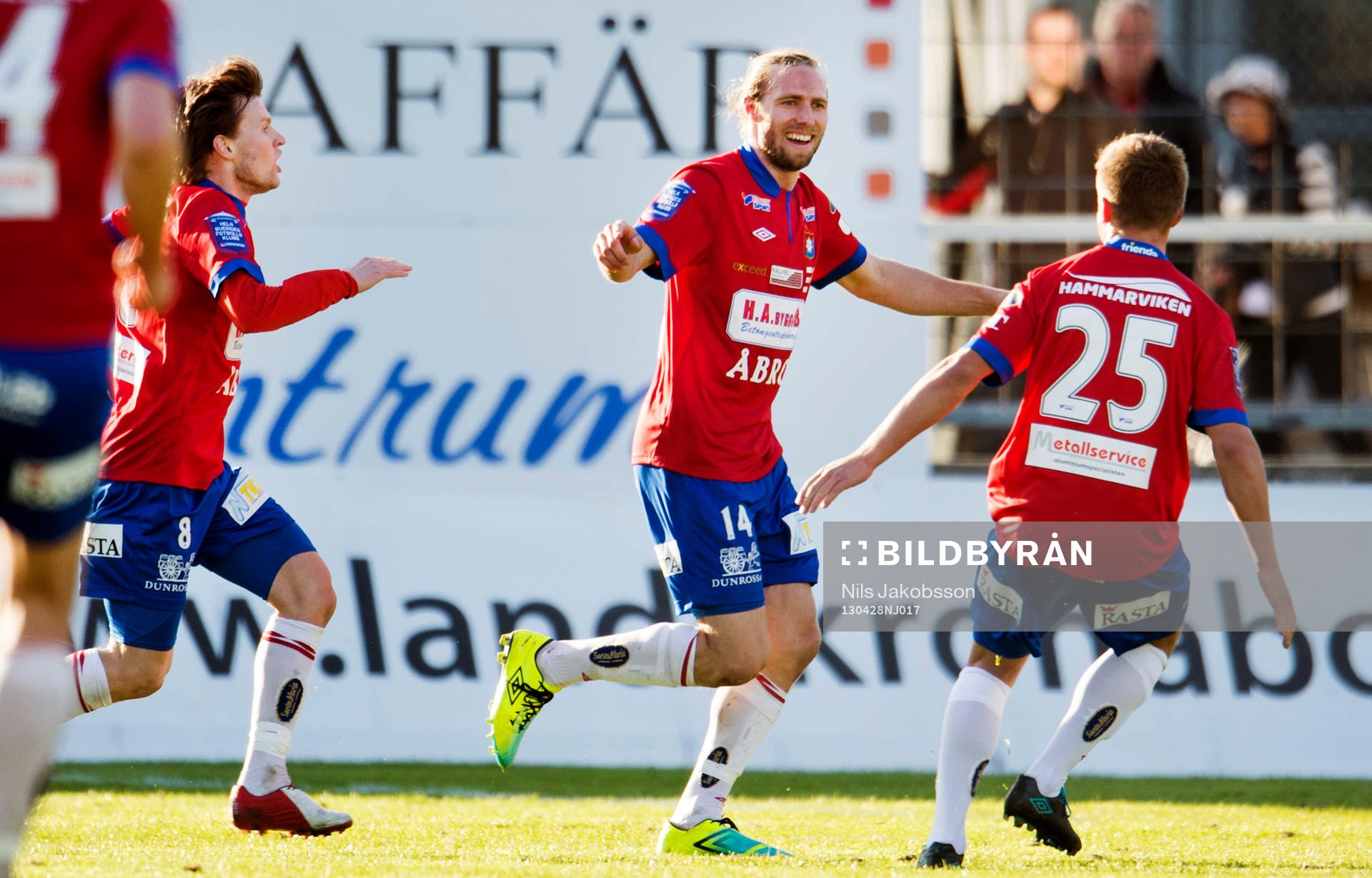 Fotboll, Superettan, Landskrona BOIS - Örgryte: Emil Karlsson, Tobias Bratt, Örgryte, jublar efter att ha gjort 2-4.