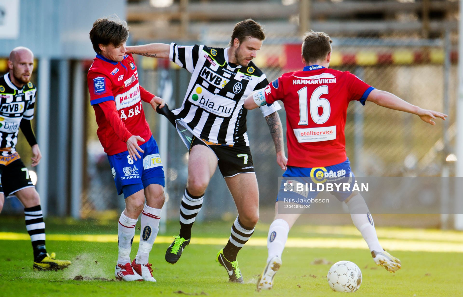 Johan Lundgren, Örgryte, drar i Andreas Dahl, Landskrona
