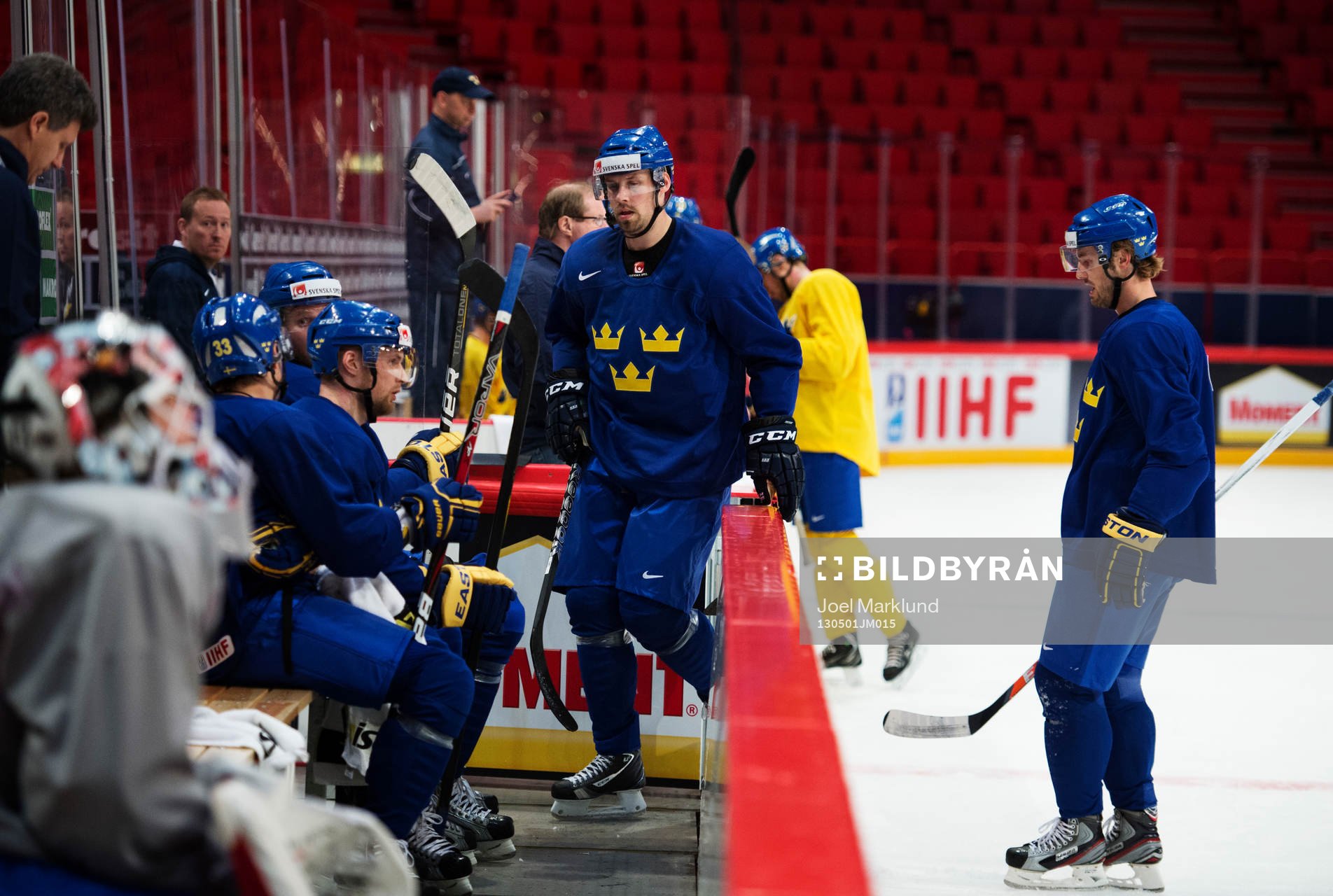 Dick Axelsson och Niklas Persson på väg in i båset