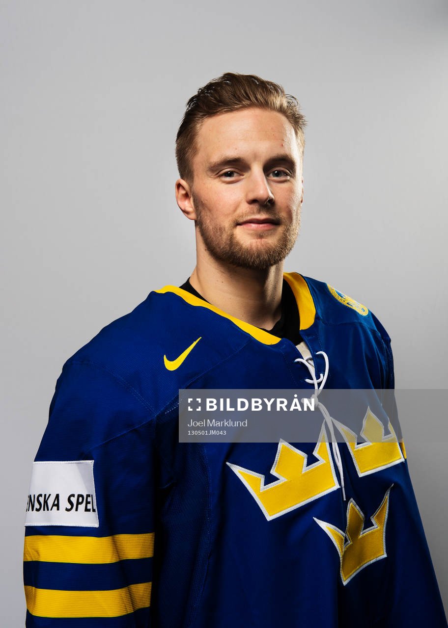 Inför VM i ishockey så poserar Fredrik Pettersson,