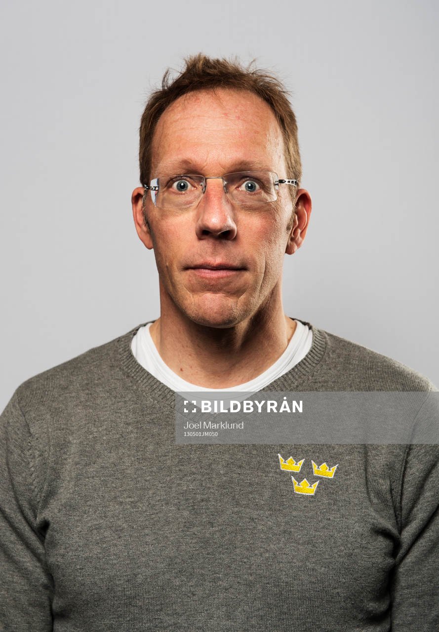 Inför VM i ishockey så poserar Björn Waldebäck, läkare