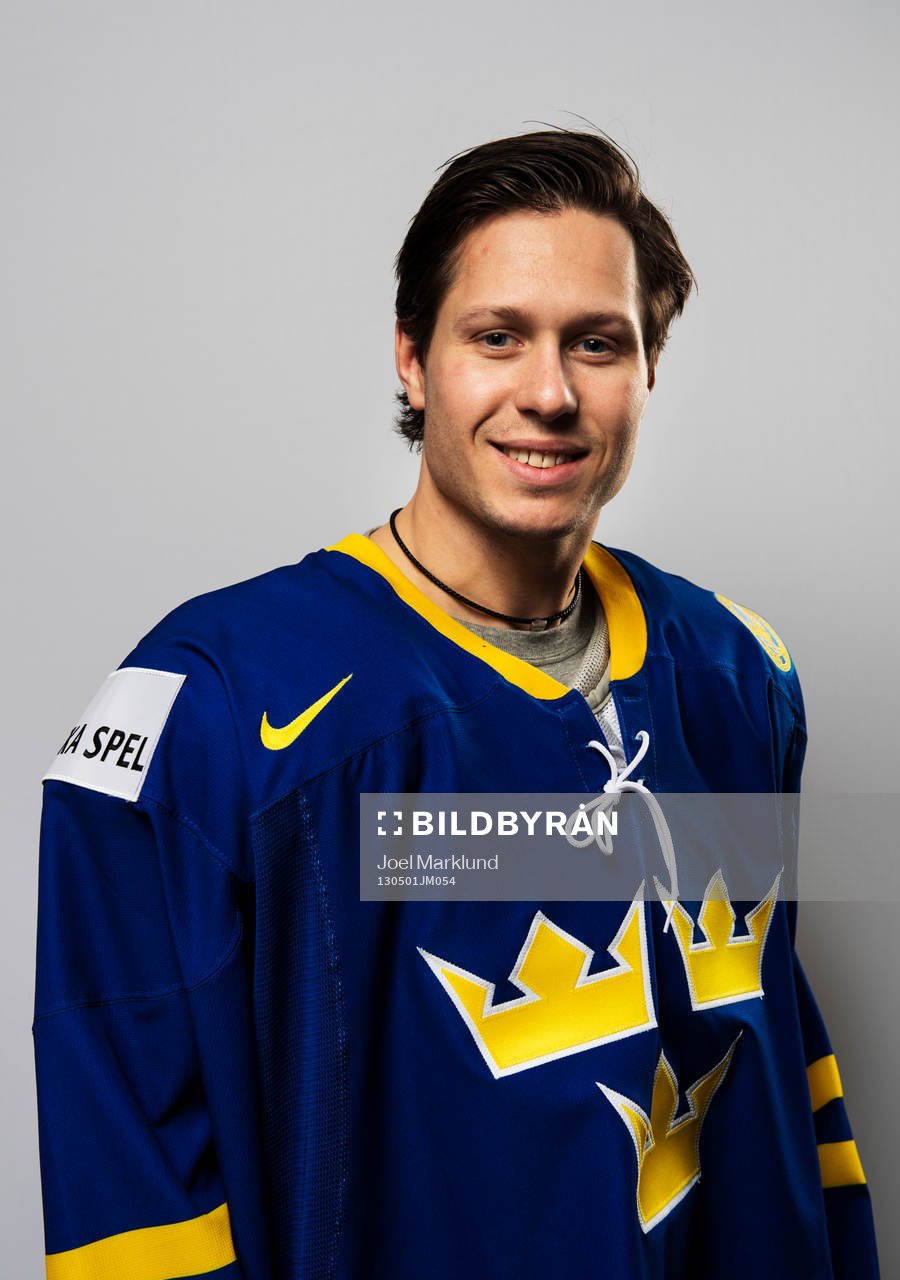Inför VM i ishockey så poserar Elias Fälth, Sverige,
