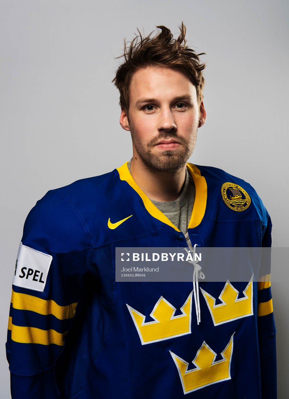 Inför VM i ishockey så poserar Dick Axelsson, Sverige,