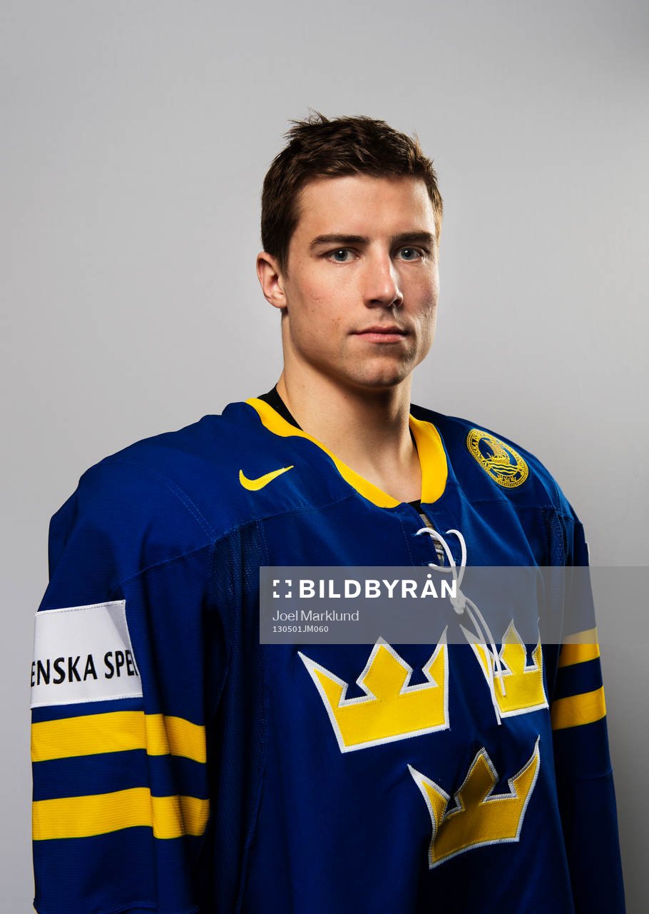 Inför VM i ishockey så poserar Tobias Viklund, Sverige,