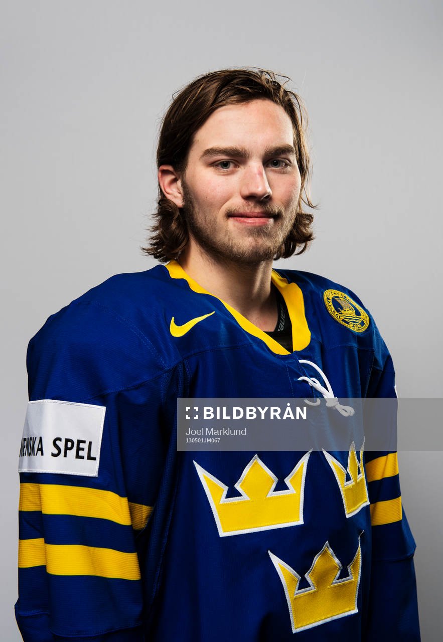 Inför VM i ishockey så poserar Calle Järnkrok, Sverige,