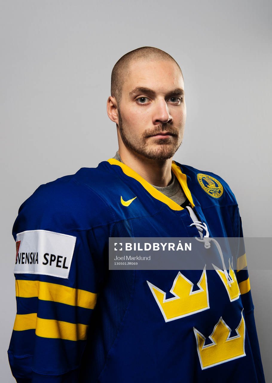 Inför VM i ishockey så poserar Johan Fransson, Sverige,