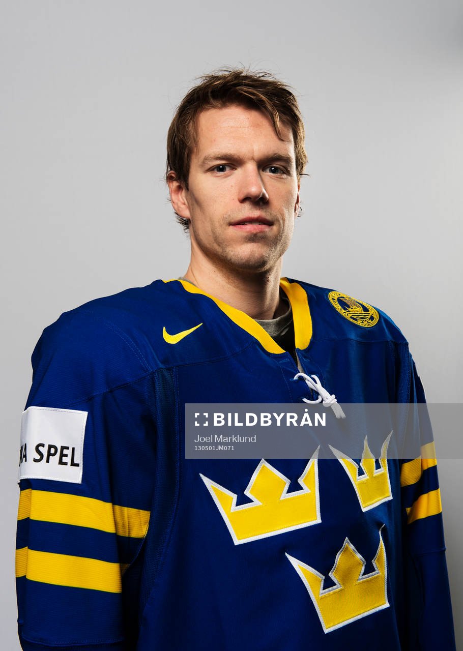 Inför VM i ishockey så poserar Nicklas Danielsson,
