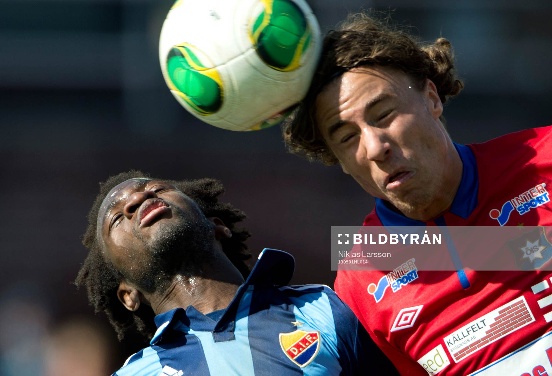 Fotboll, Svenska cupen, semifinal, Djurgården - Örgryte: Jonathan Azulay, Örgryte och Amadou Jawo, Djurgården.