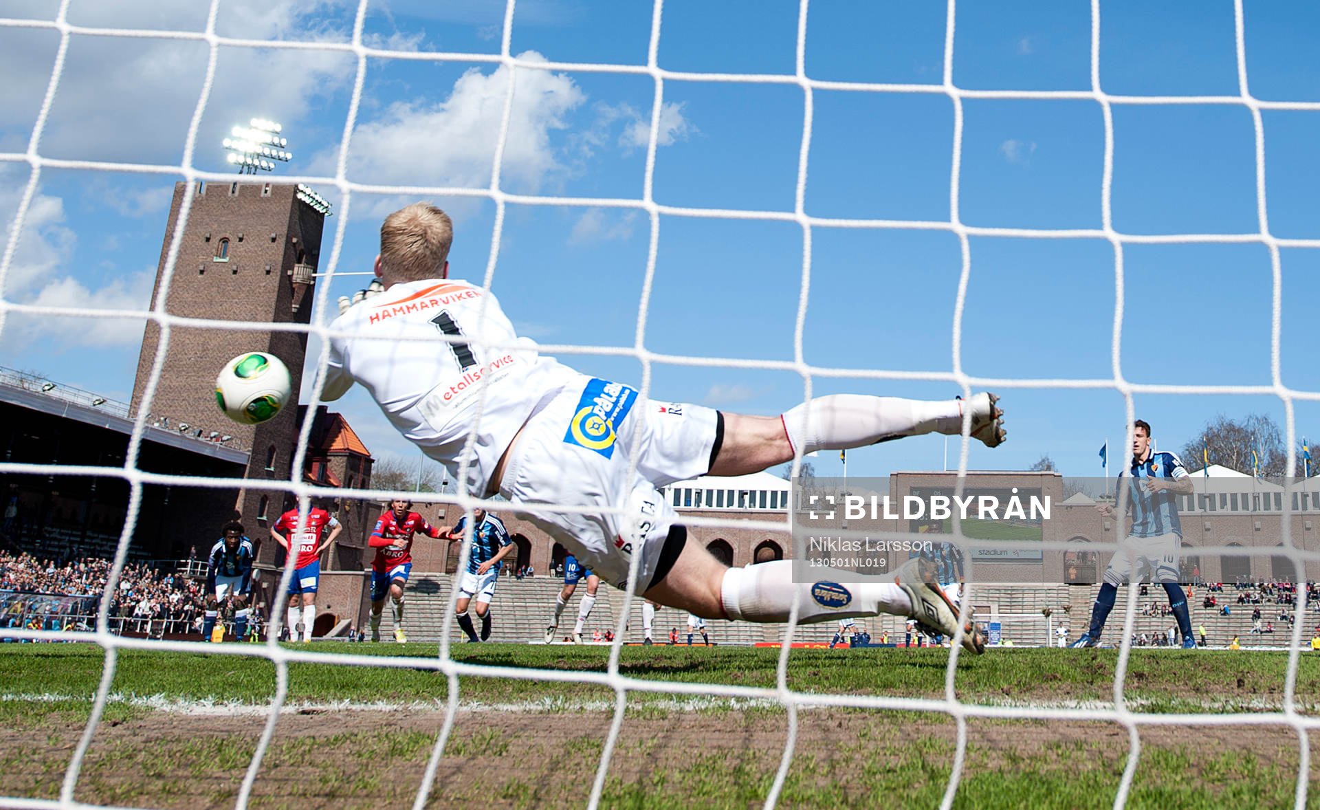 Peter Abrahamsson, målvakt Örgryte räddar en straff