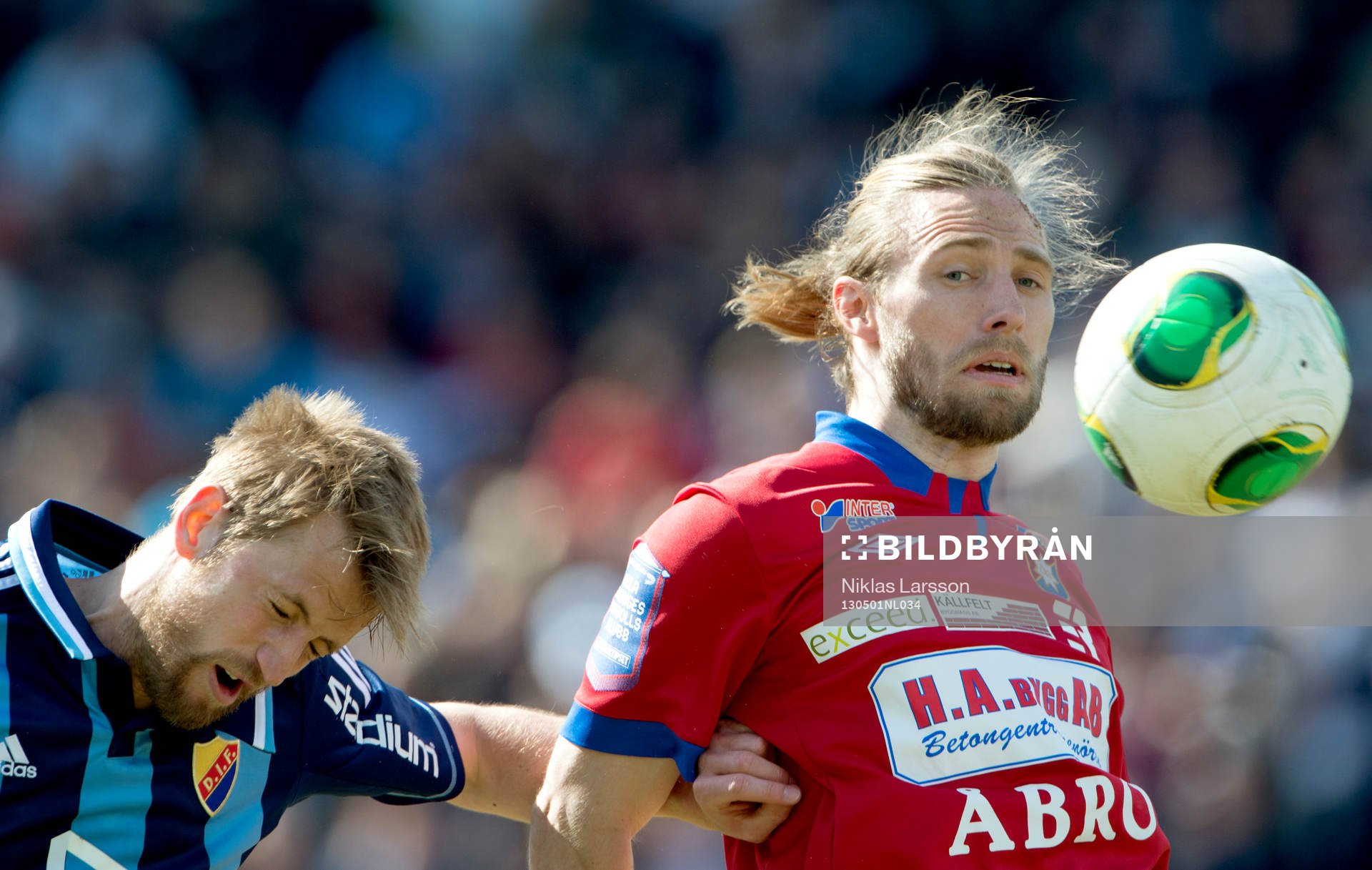 Fotboll, Svenska cupen, semifinal, Djurgården - Örgryte: Emil Karlsson, Örgryte och Peter Nymann, Djurgården.