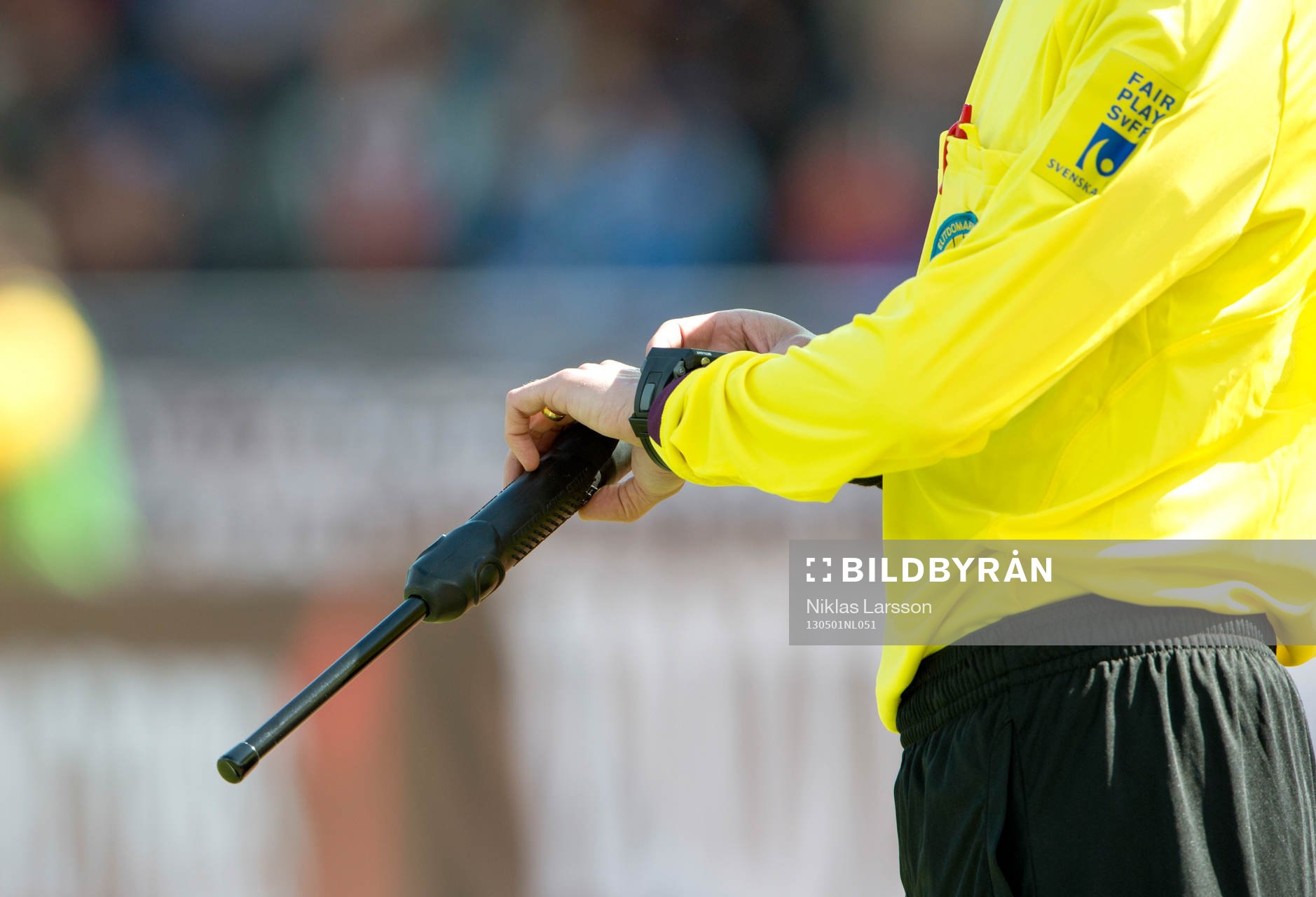 Fotboll, Svenska cupen, semifinal, Djurgården - Örgryte: Femdomarsystem, Straffområdesdomare, domare, domarflagga, genre.