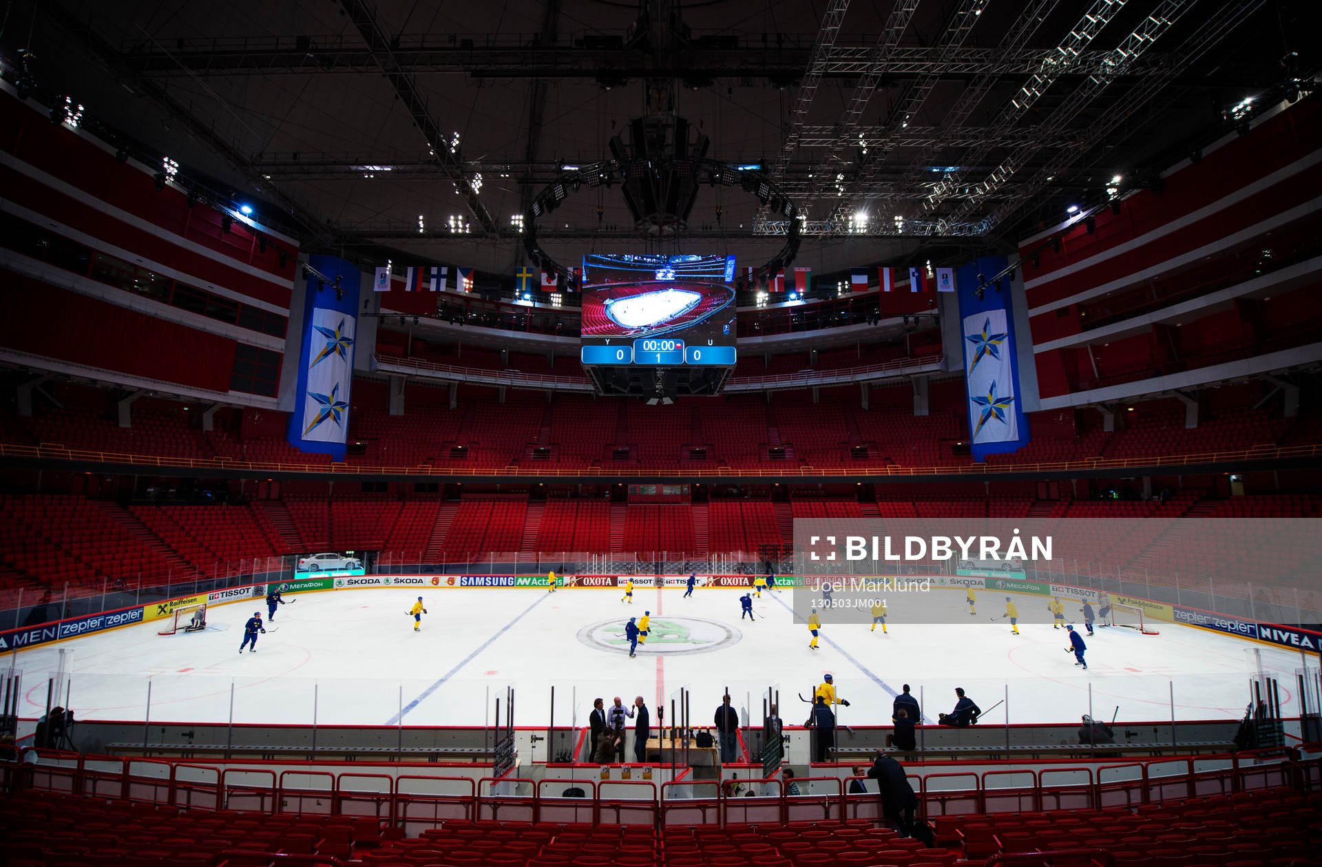 Sveriges lag värmer upp i Globen