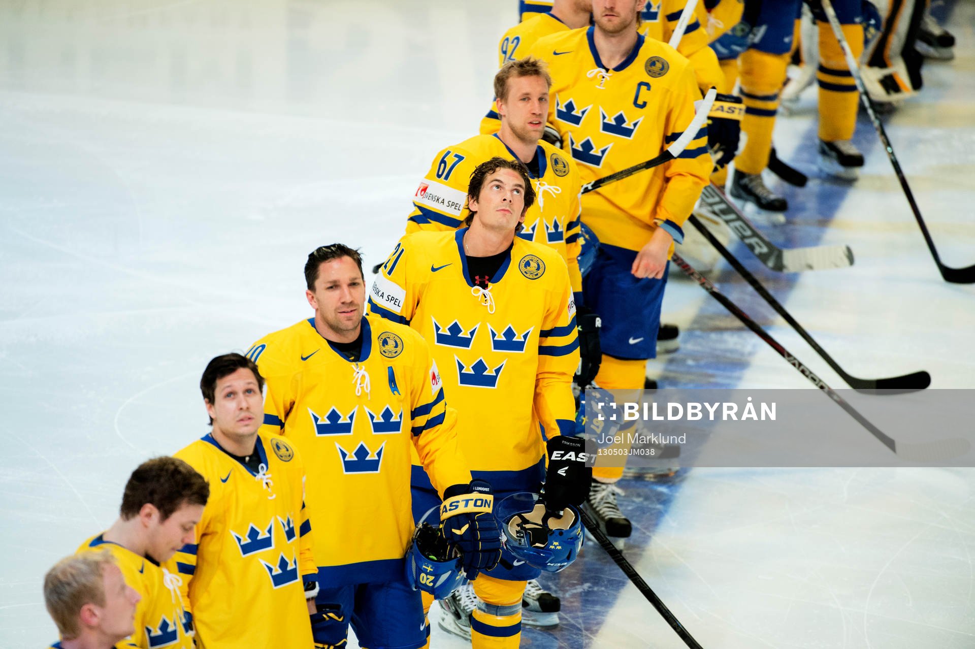 Loui Eriksson tittar upp mot taket