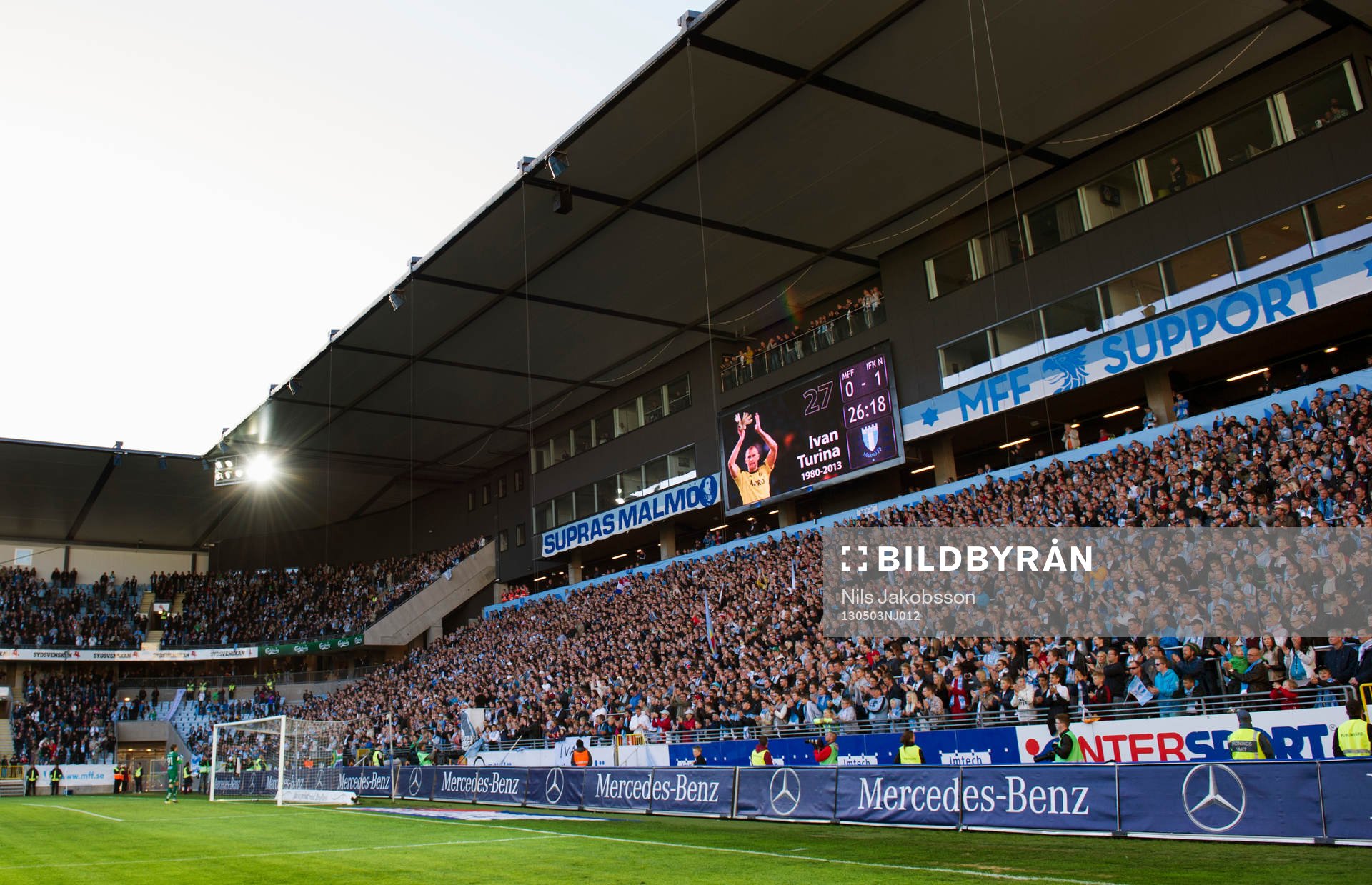 Ivan Turina, målvakt, AIK, hedras publiken