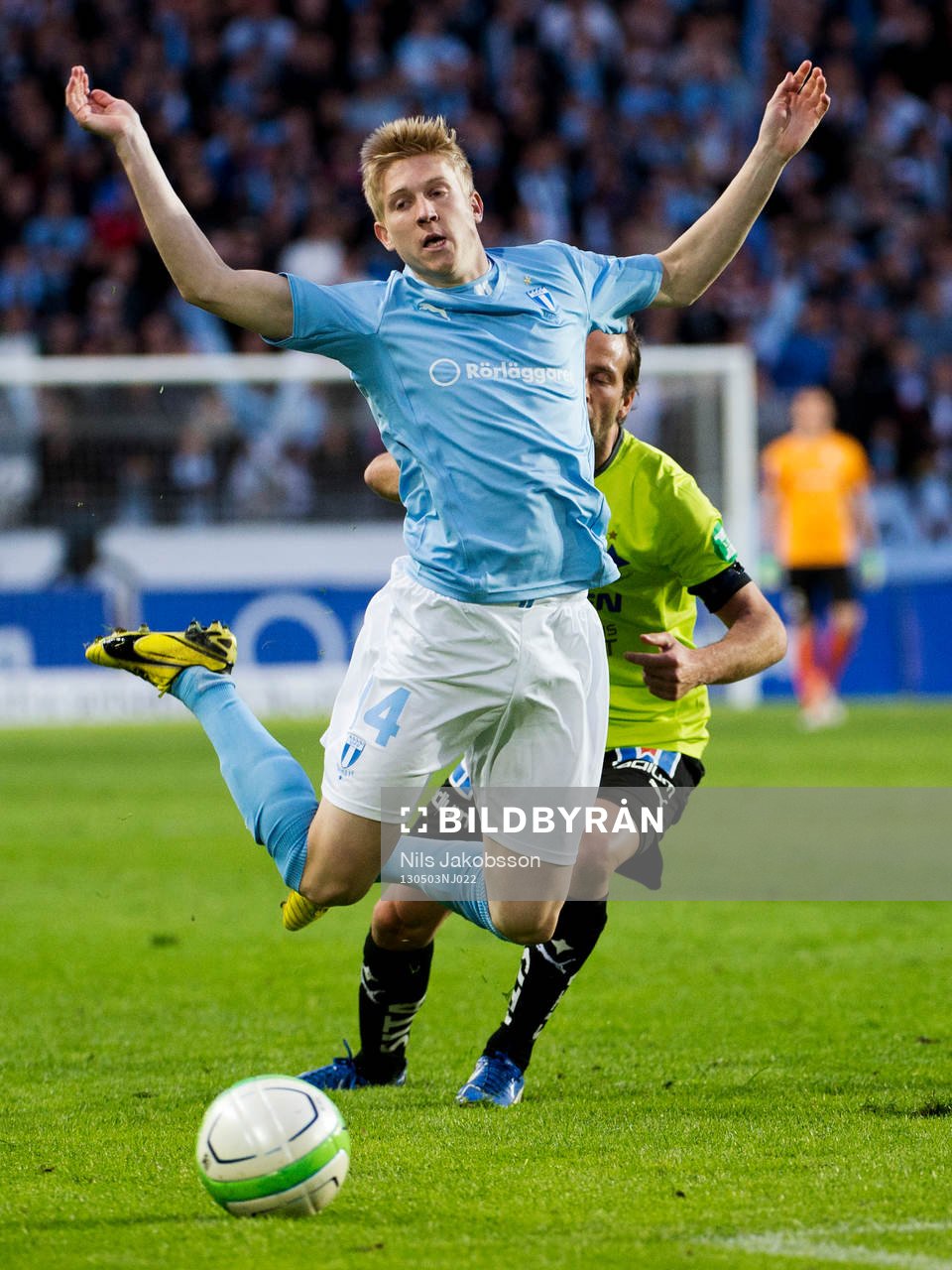 Simon Kroon, Malmö FF, fälls av Mathias Florén, IFK