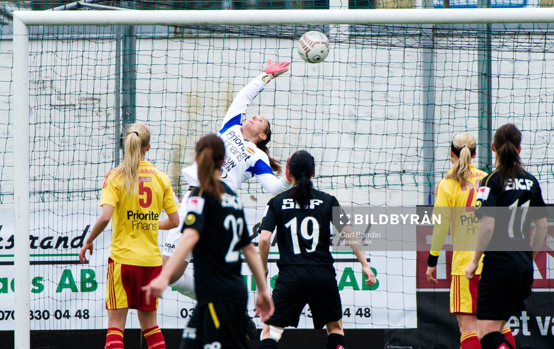 Anita Asante, Kopparbergs Göteborg, nickar in bollen bakom