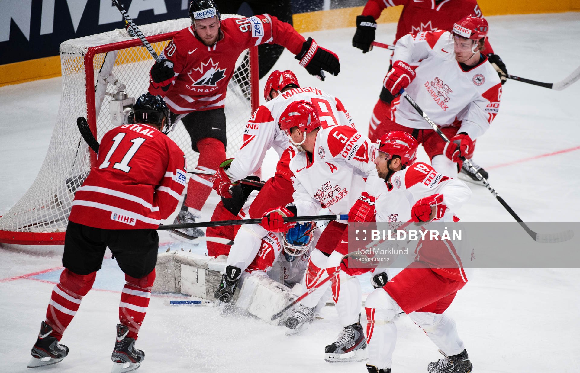 Kanadas Jordan Staal och Ryan O'Reilly oroar framför