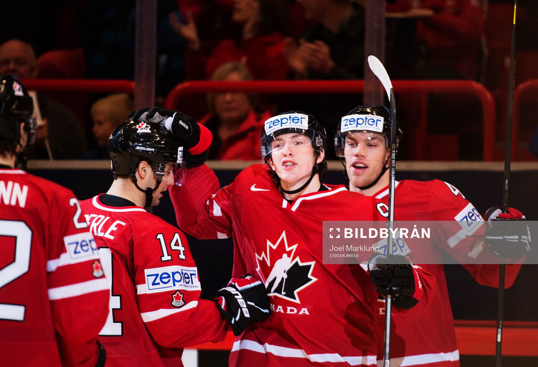 Kanadas Jordan Eberle, Matt Duchene och Taylor Hall jublar