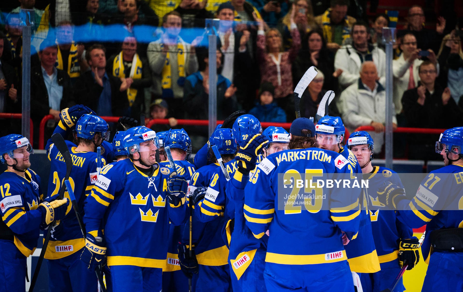 De svenska spelarna jublar