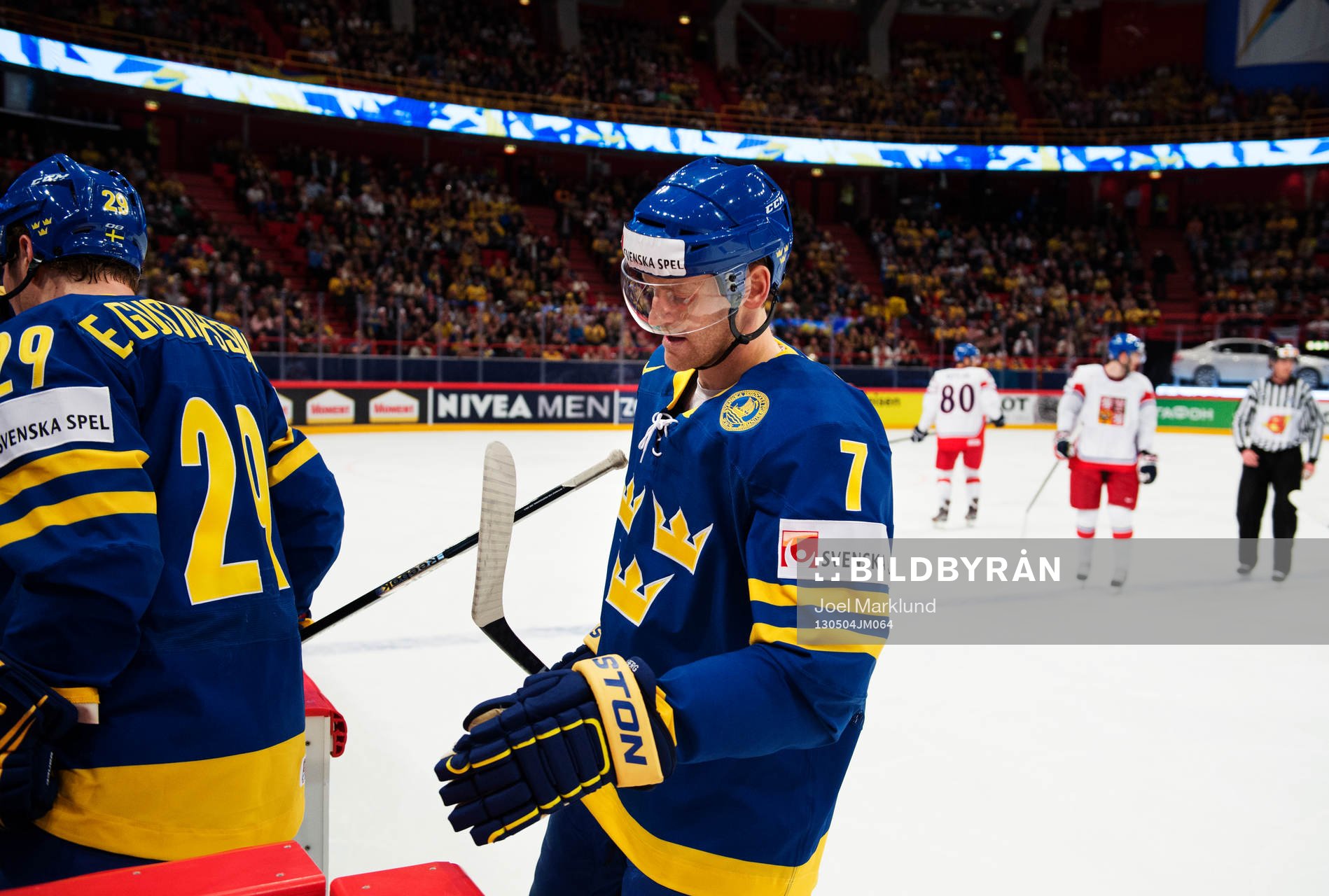 Sveriges Henrik Tallinder i ett byte