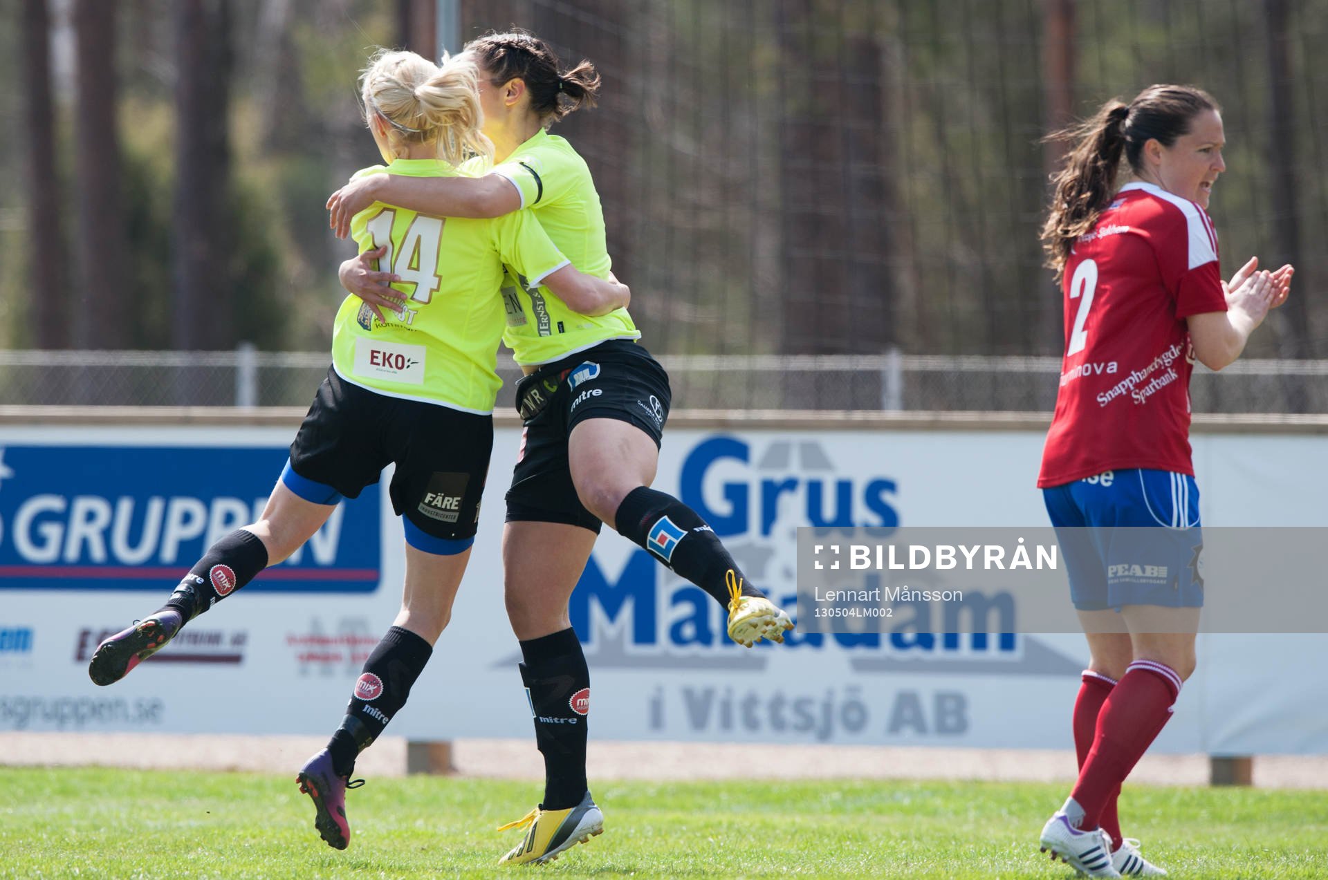 0-1 Josefine Öqvist. Kristianstad, som grattas av Marija