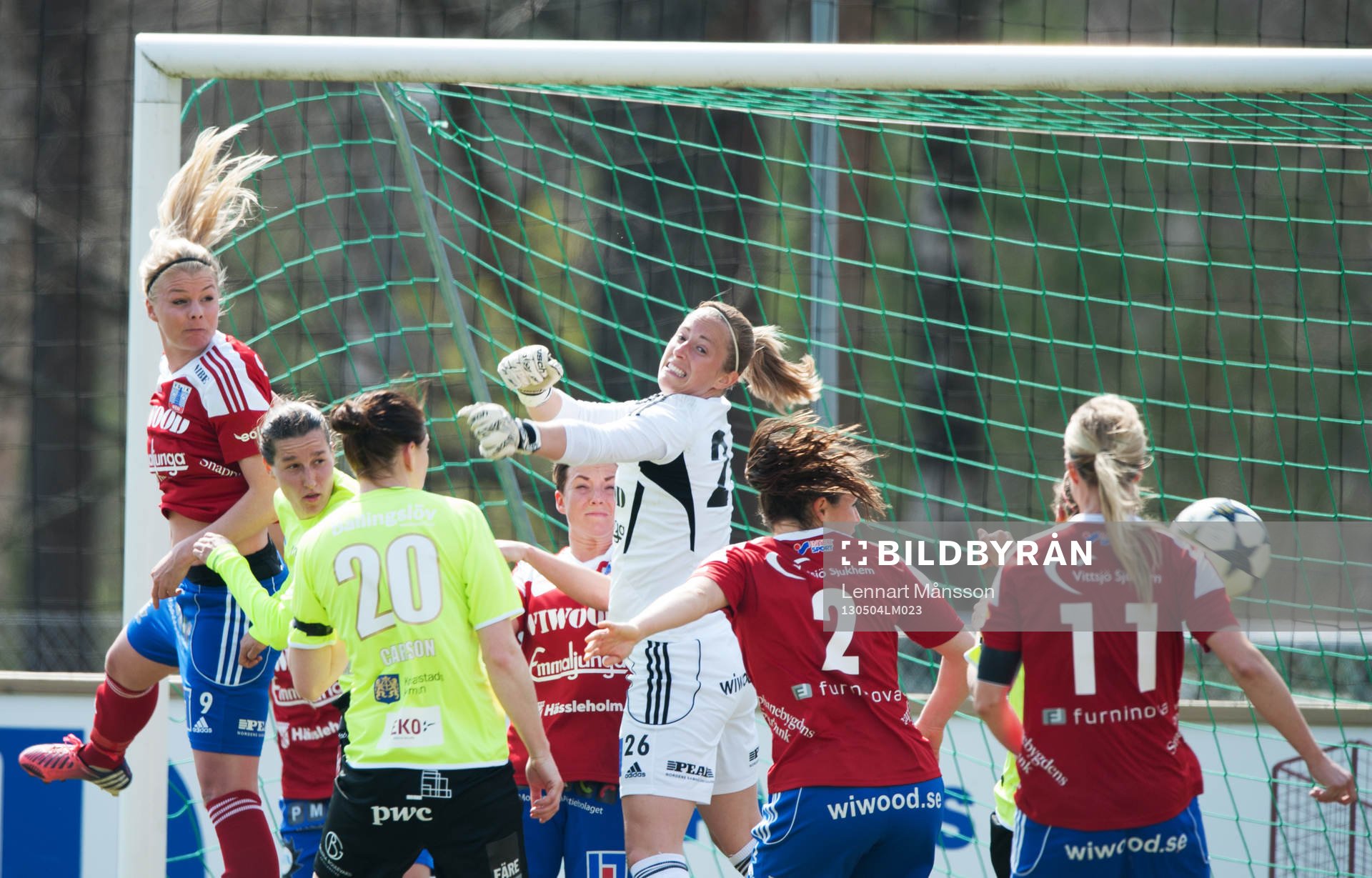 Rörigt framför Loes Geurts, målvakt, Vittsjö