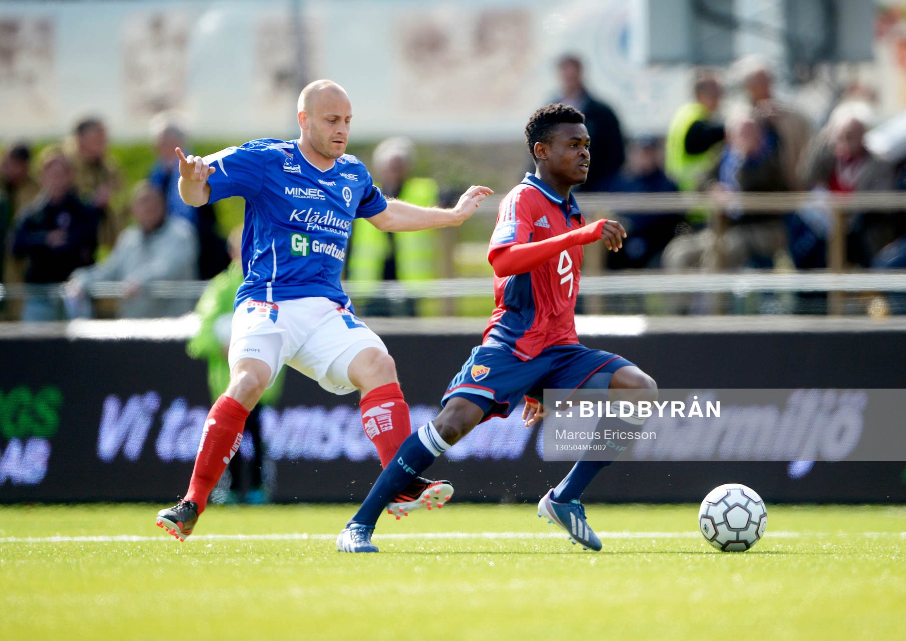 Åtvidabergs Daniel Sjölund och Djurgårdens Godsway Donyoh