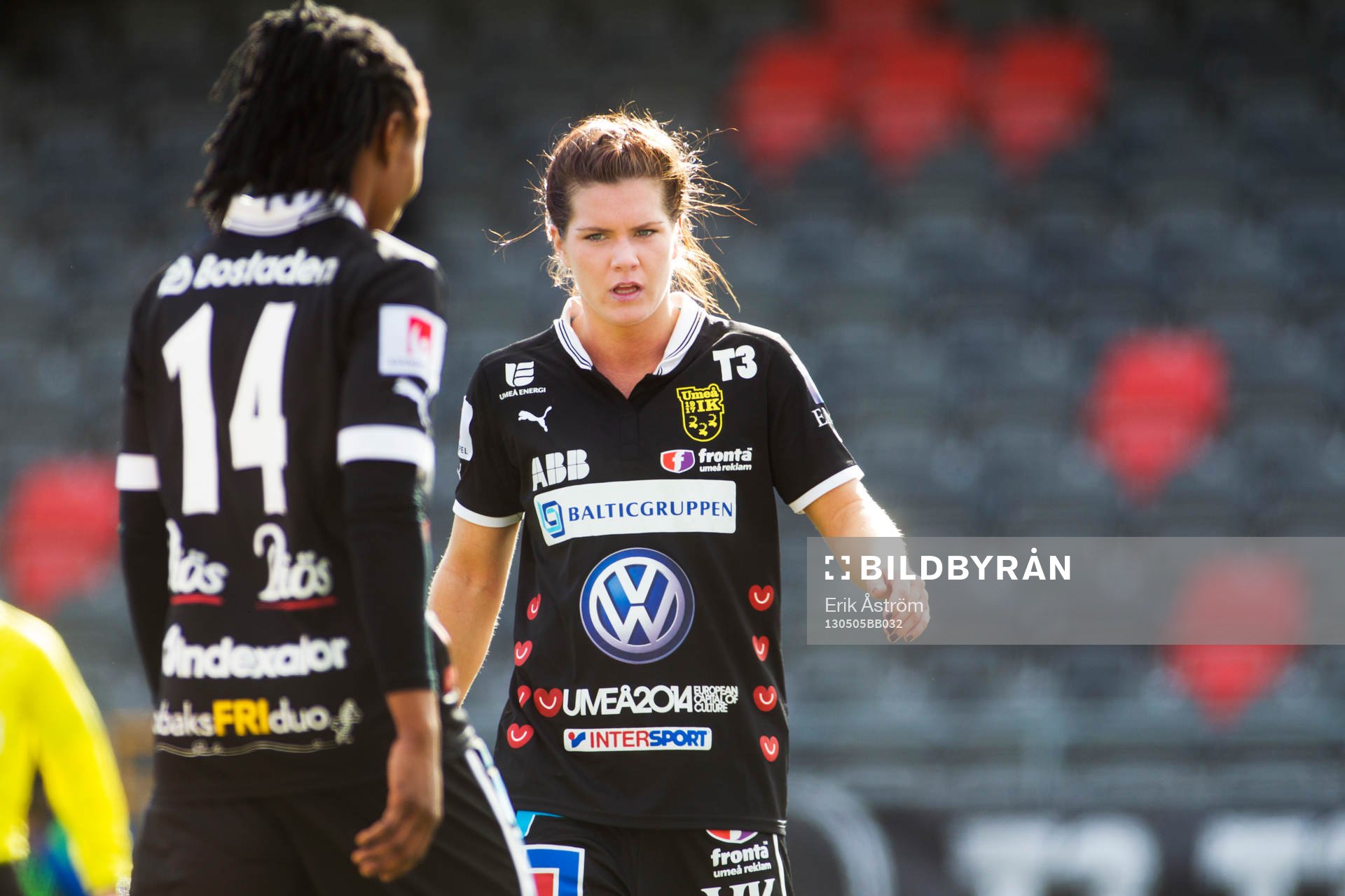 s Hanna Folkesson och nr 14, Ogonna Chukwudi, i omgång 4 i