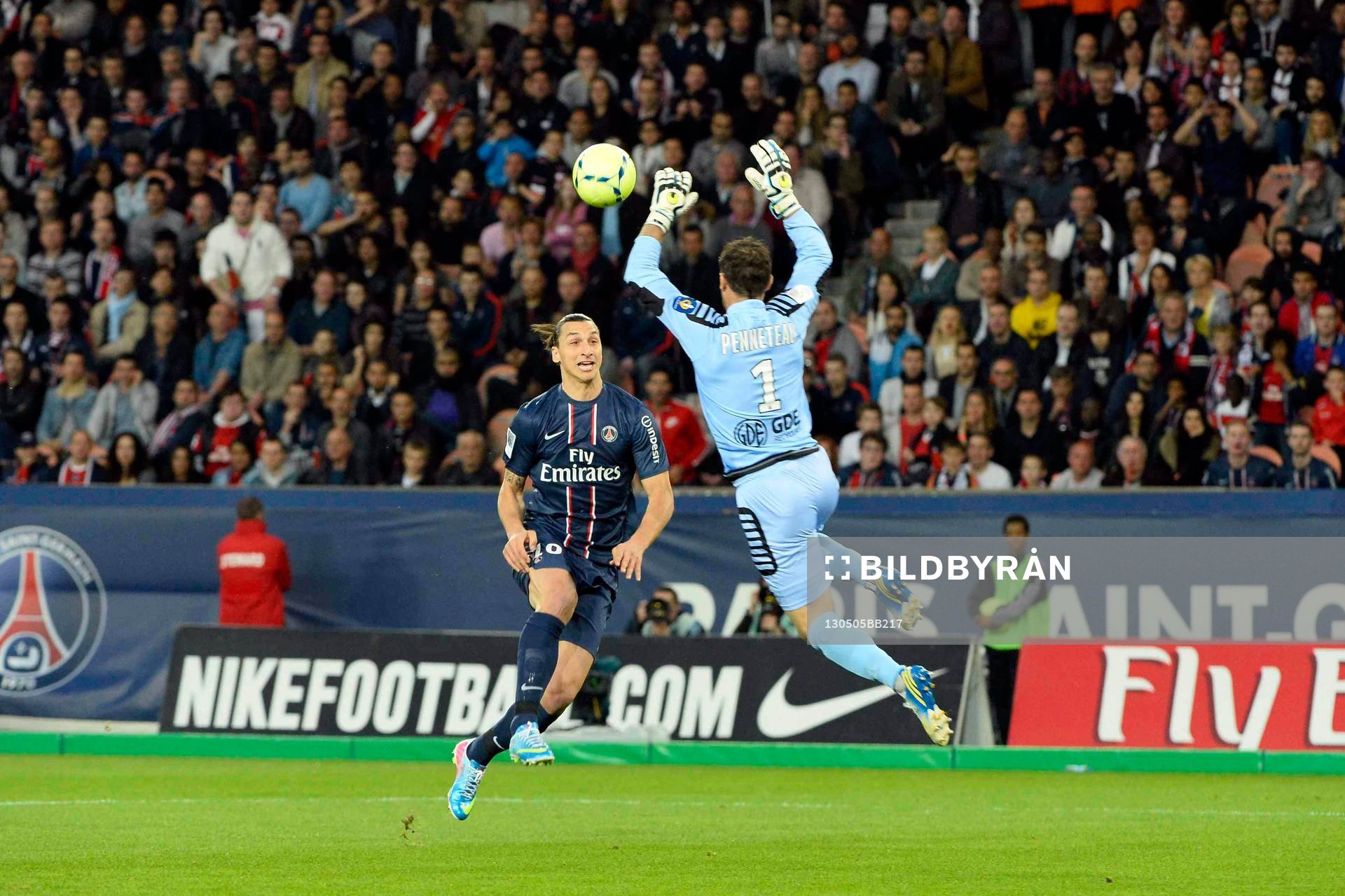 Talonnade rate Zlatan IBRAHIMOVIC - 05.05.2013 - PSG /