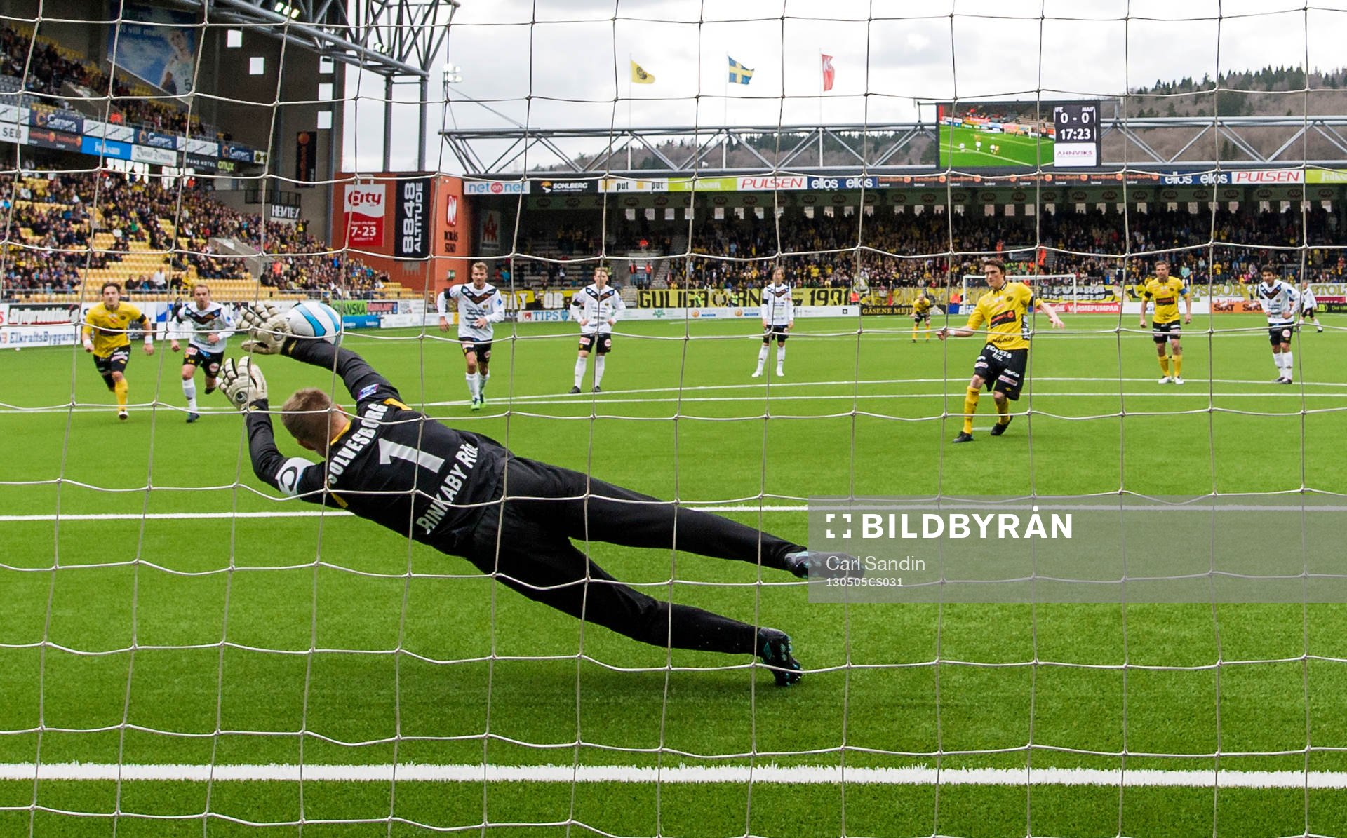 Mattias Asper, målvakt, Mjällby, räddar en straff från