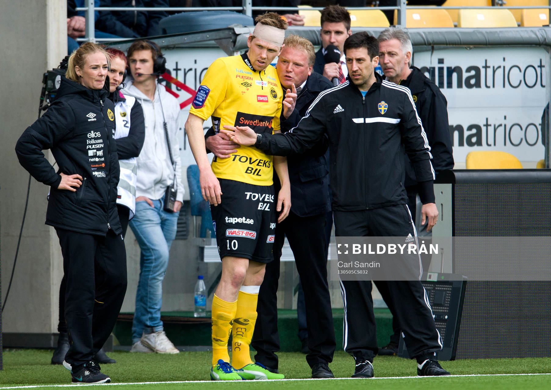 Jörgen Lennartsson, tränare, Elfsborg, pratar med David