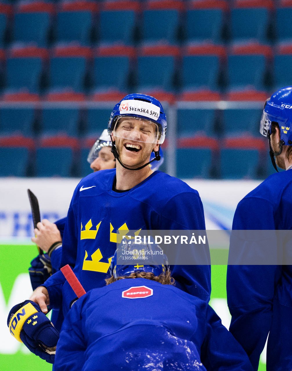 Henrik Tallinder skrattar