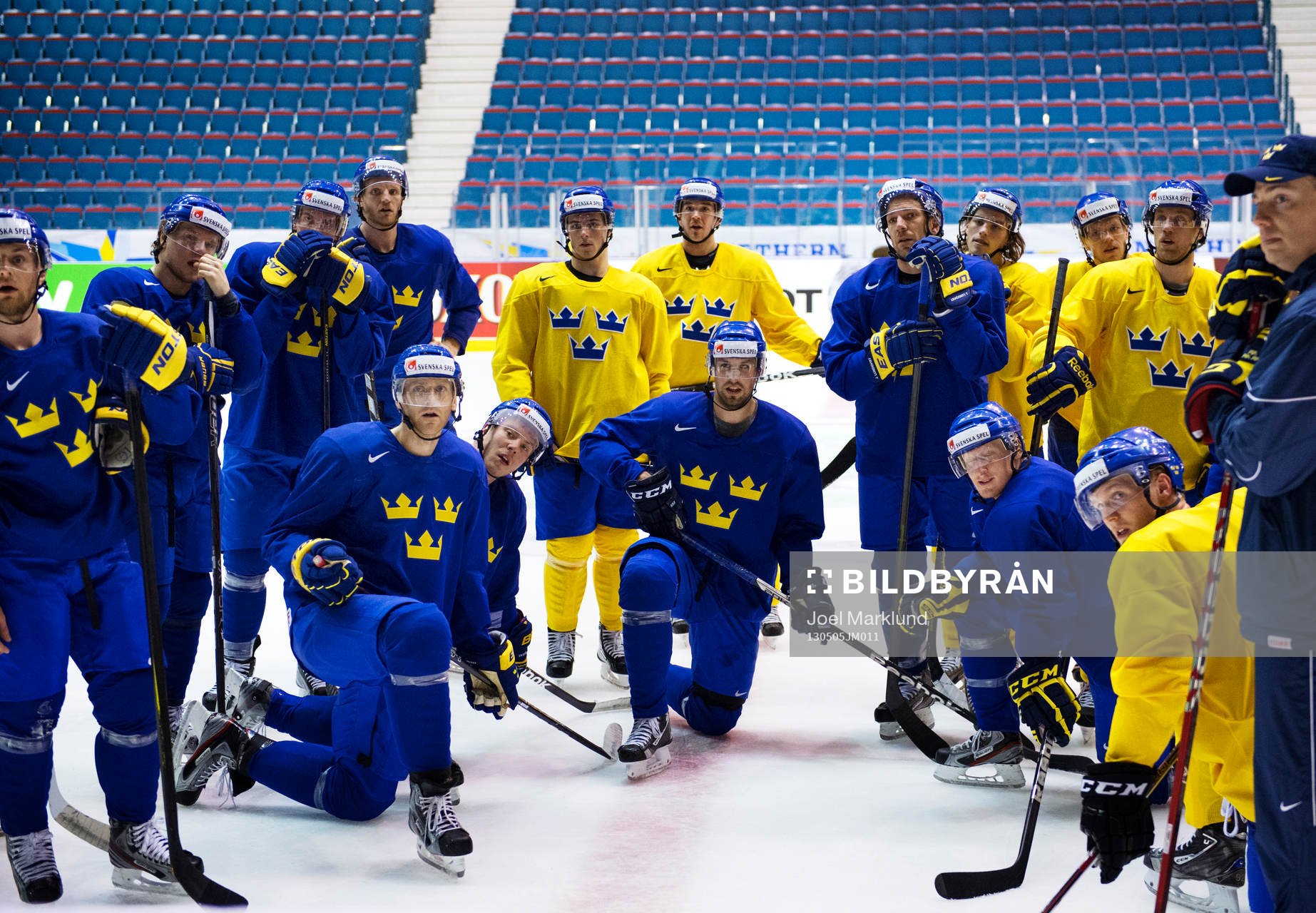 Spelare lyssnar på instruktioner